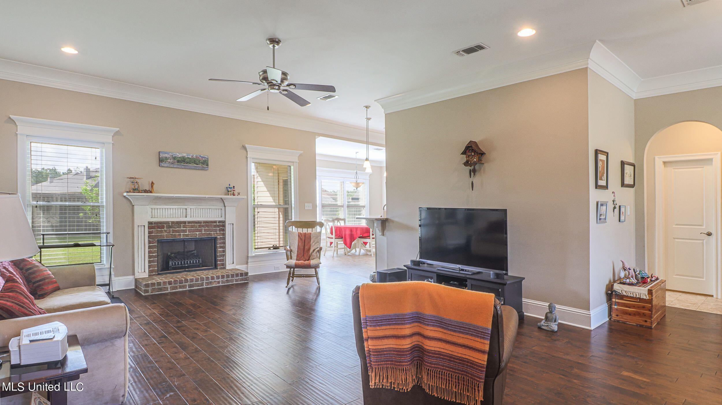 2939 Cypress Creek Drive Property Photo 3