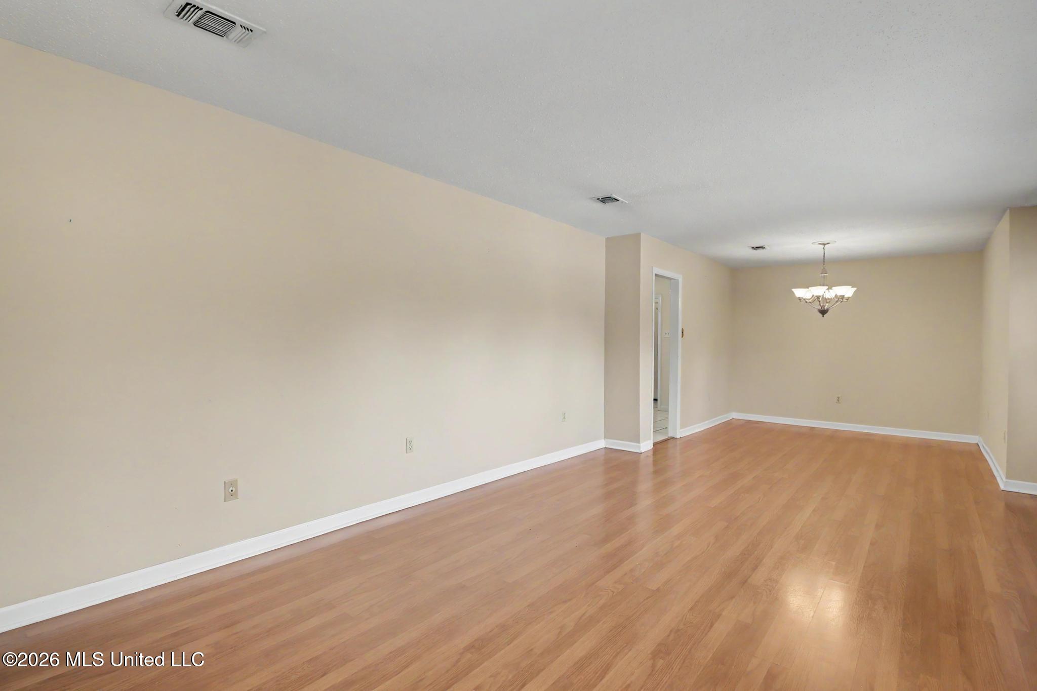 15317 N Parkwood Drive Property Photo 4