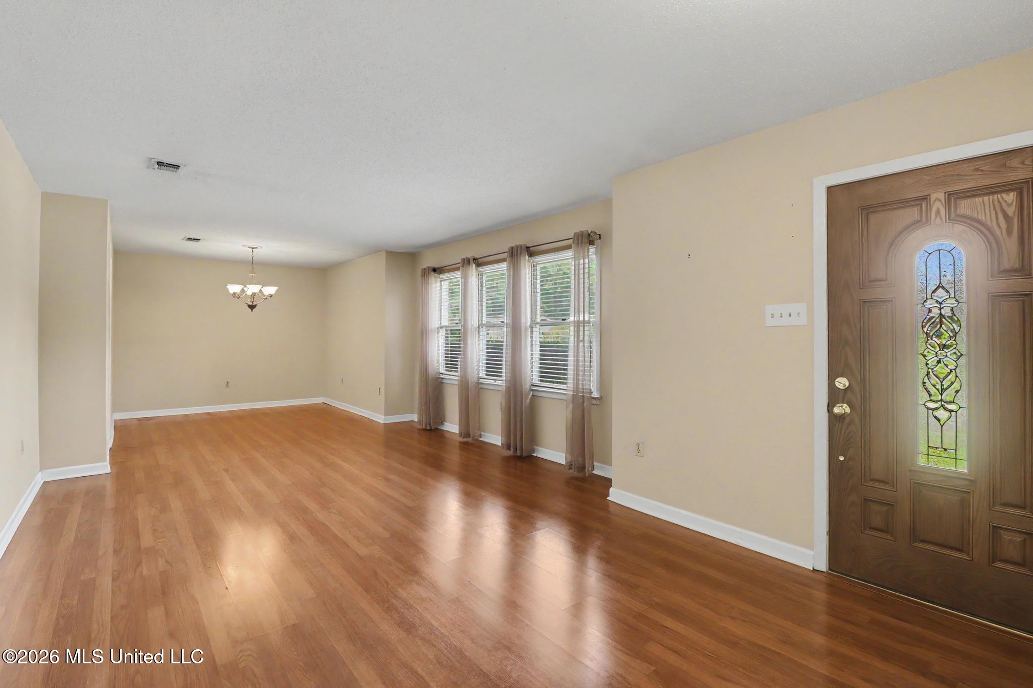15317 N Parkwood Drive Property Photo 5