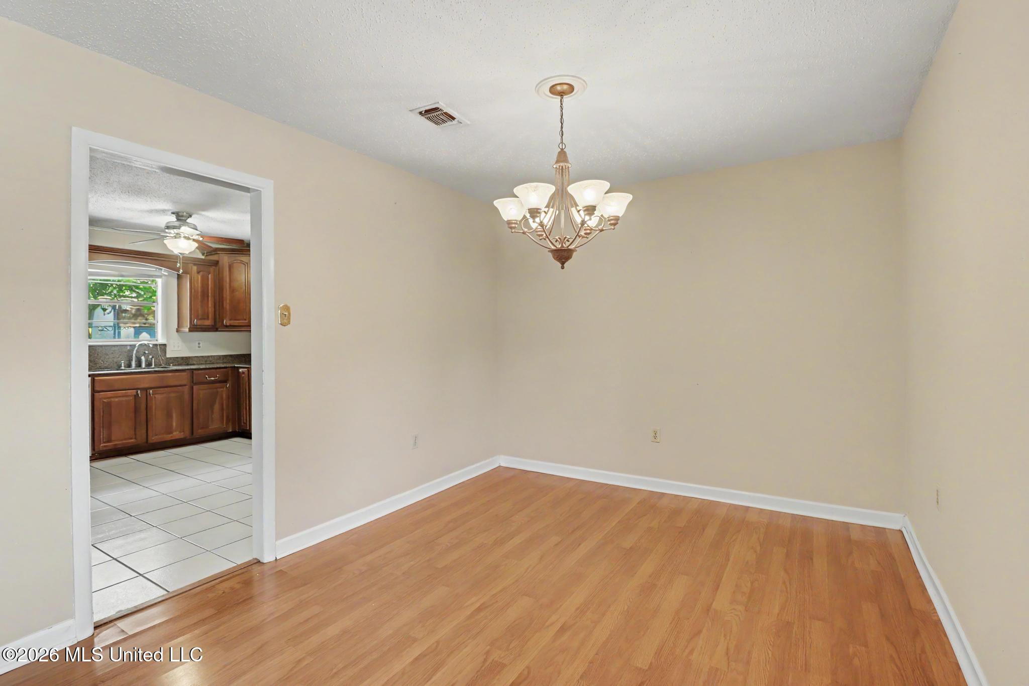 15317 N Parkwood Drive Property Photo 6