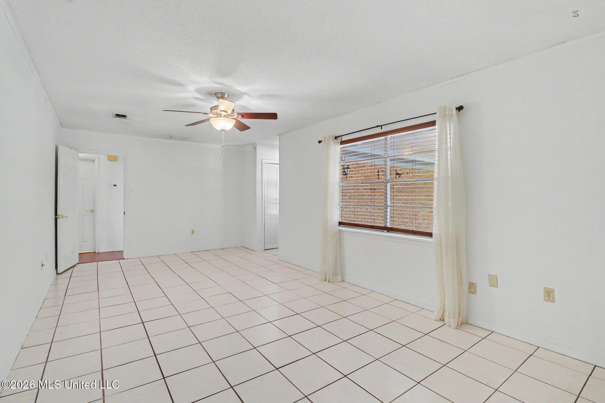 15317 N Parkwood Drive Property Photo 7