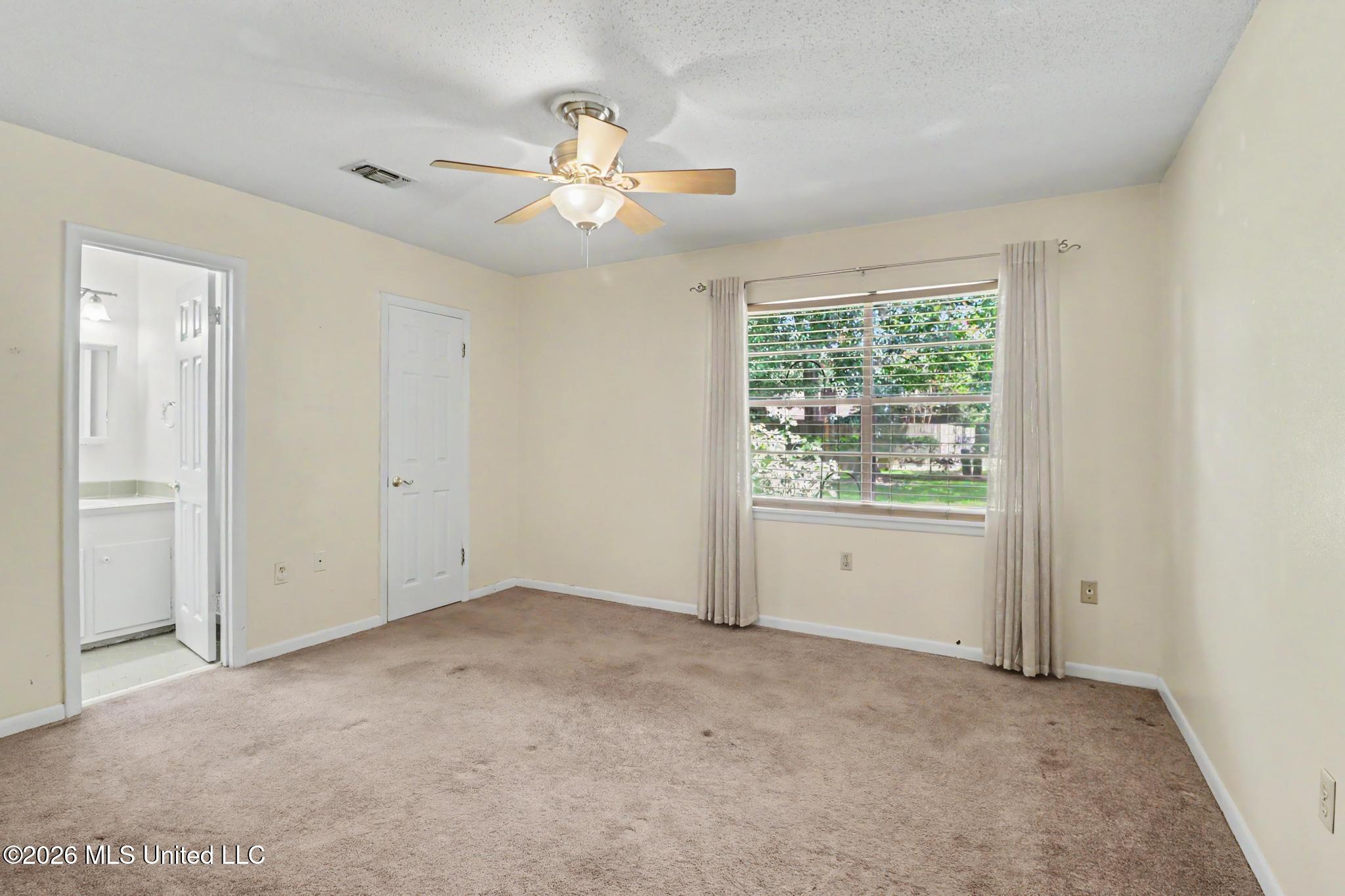 15317 N Parkwood Drive Property Photo 9