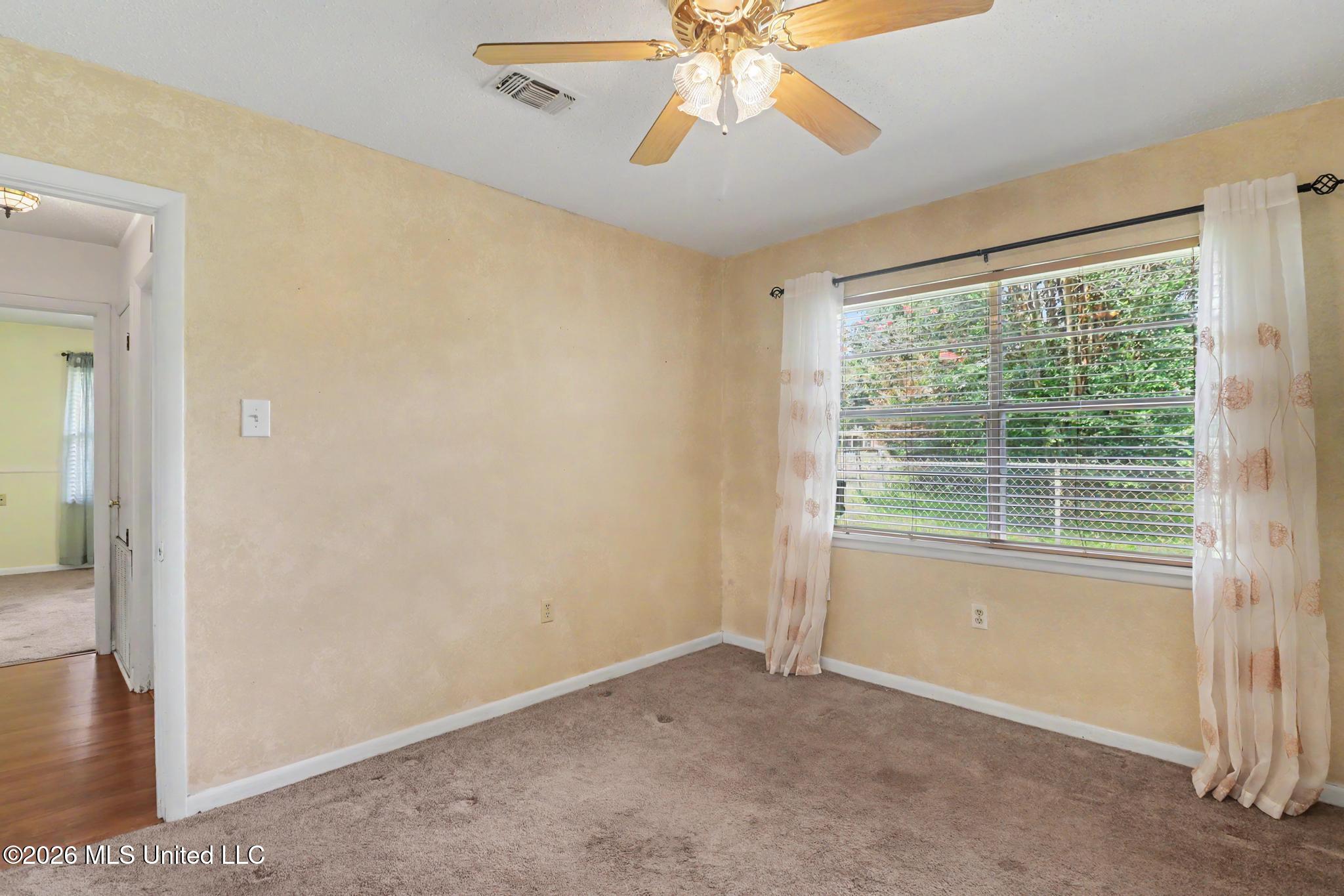 15317 N Parkwood Drive Property Photo 12
