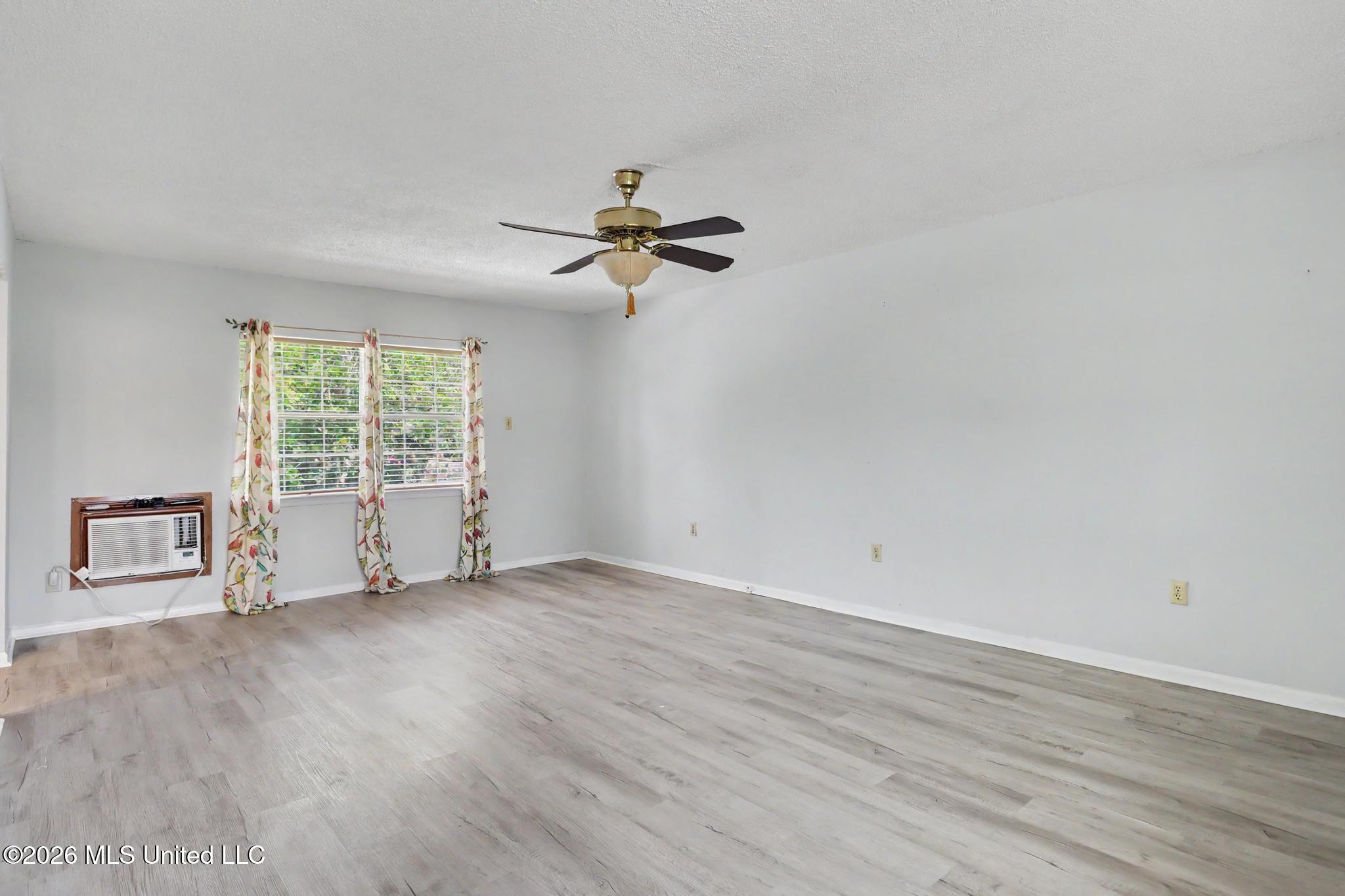 15317 N Parkwood Drive Property Photo 15