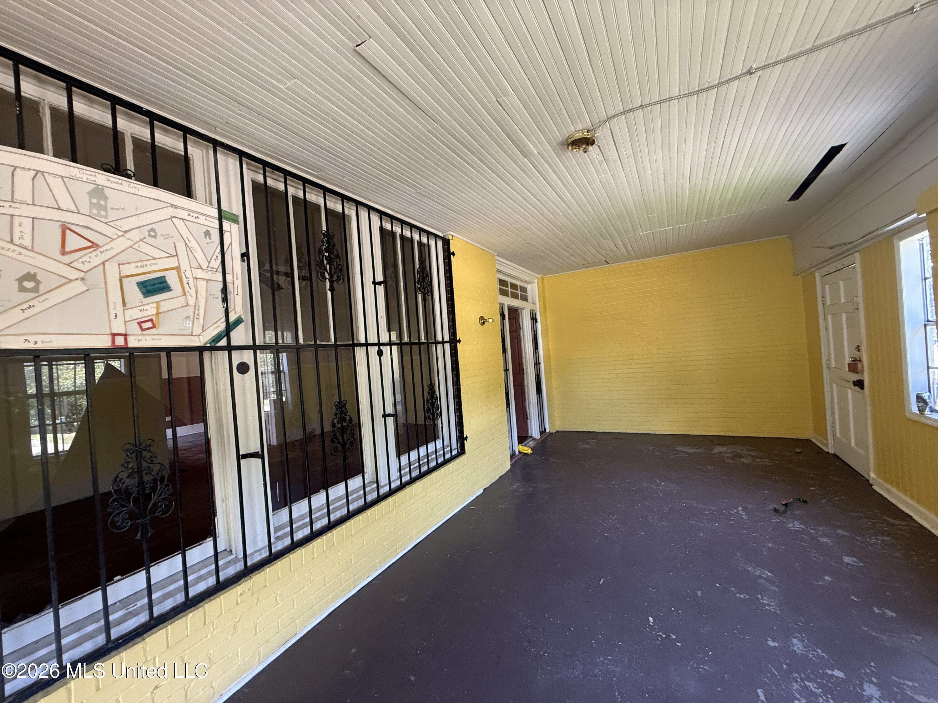 429 N Broadway Street Property Photo 6