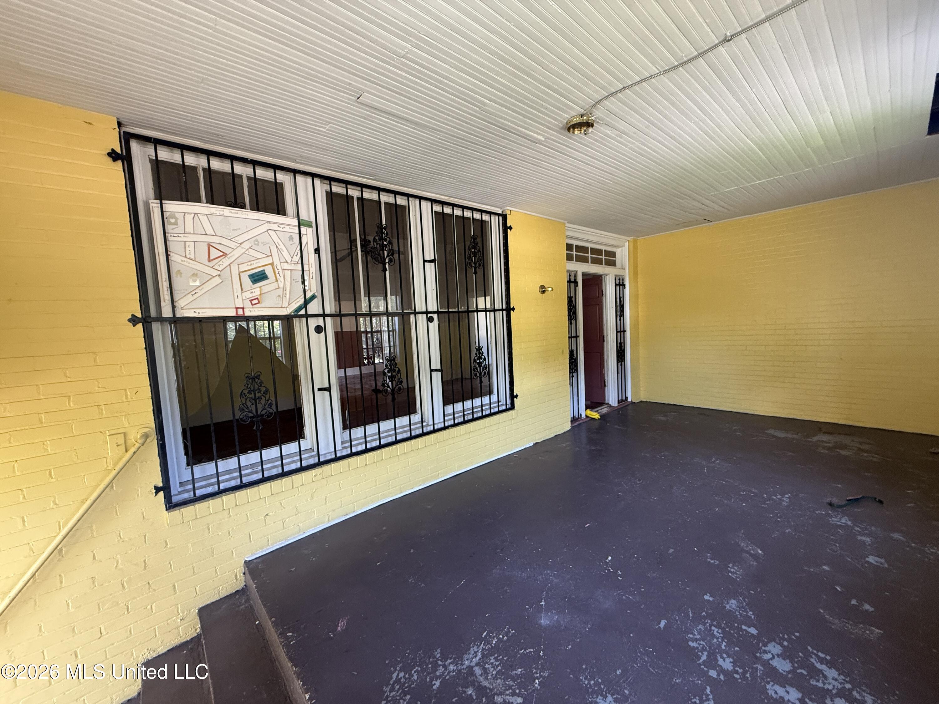 429 N Broadway Street Property Photo 7