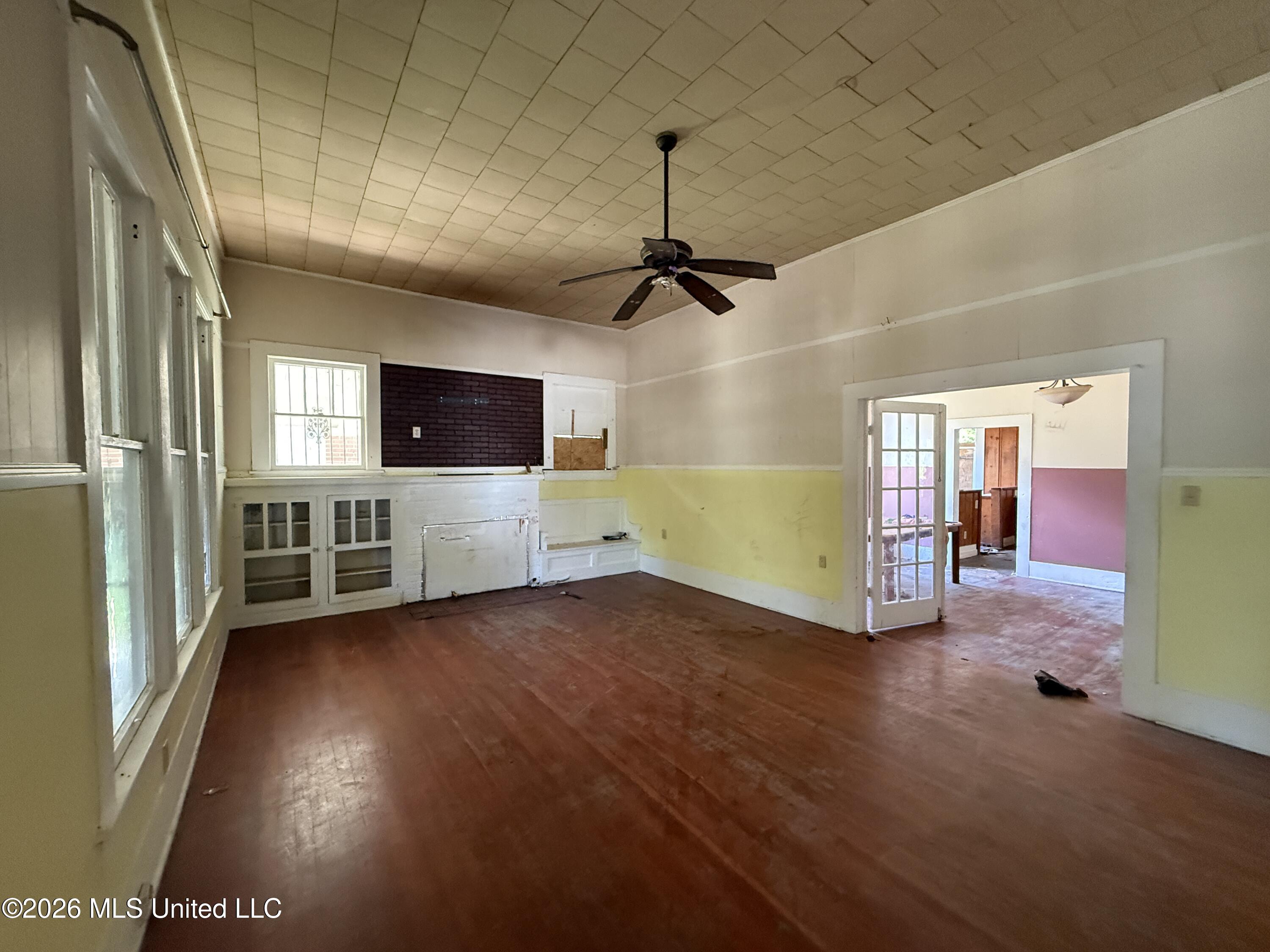 429 N Broadway Street Property Photo 9