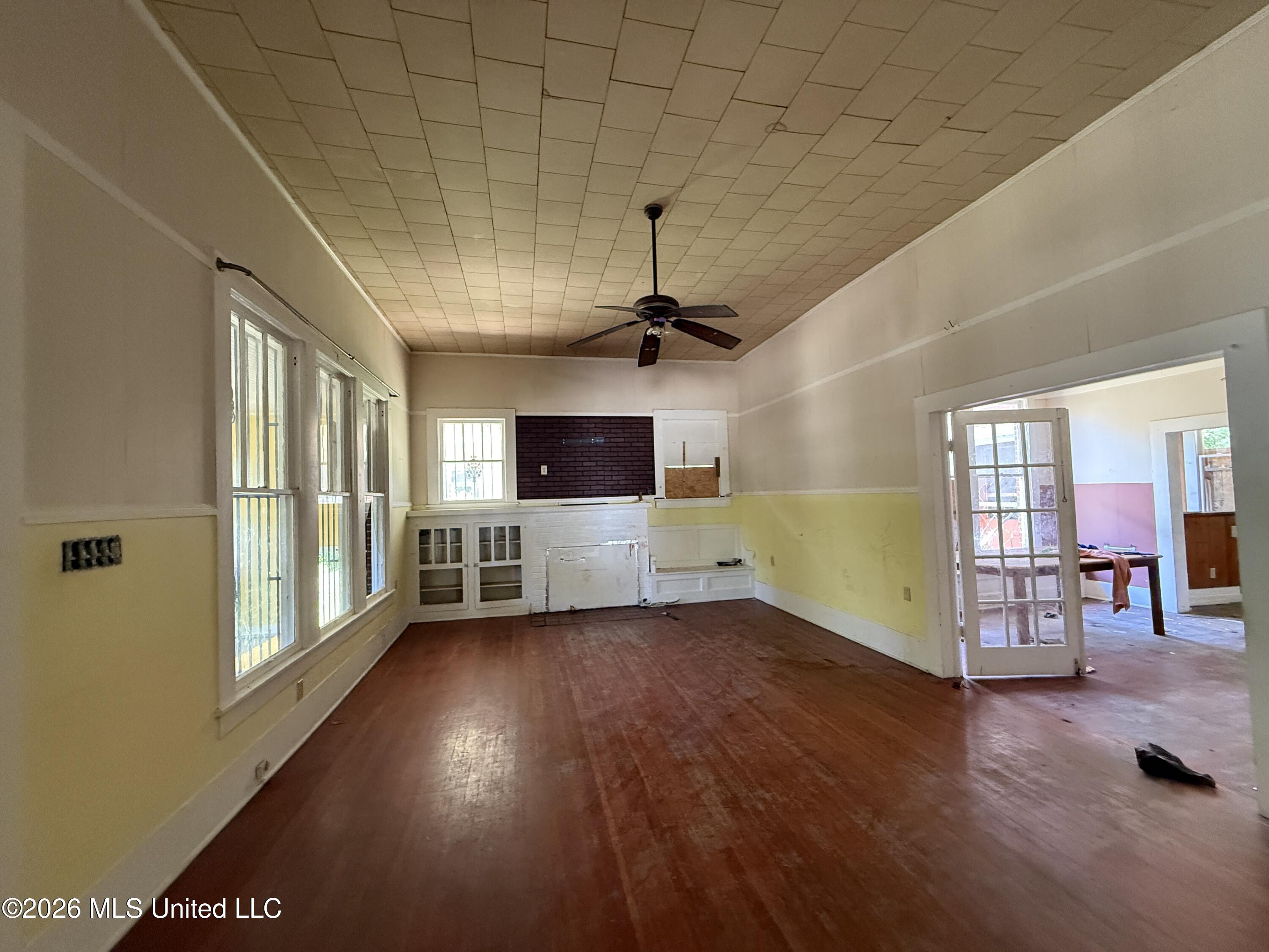 429 N Broadway Street Property Photo 10