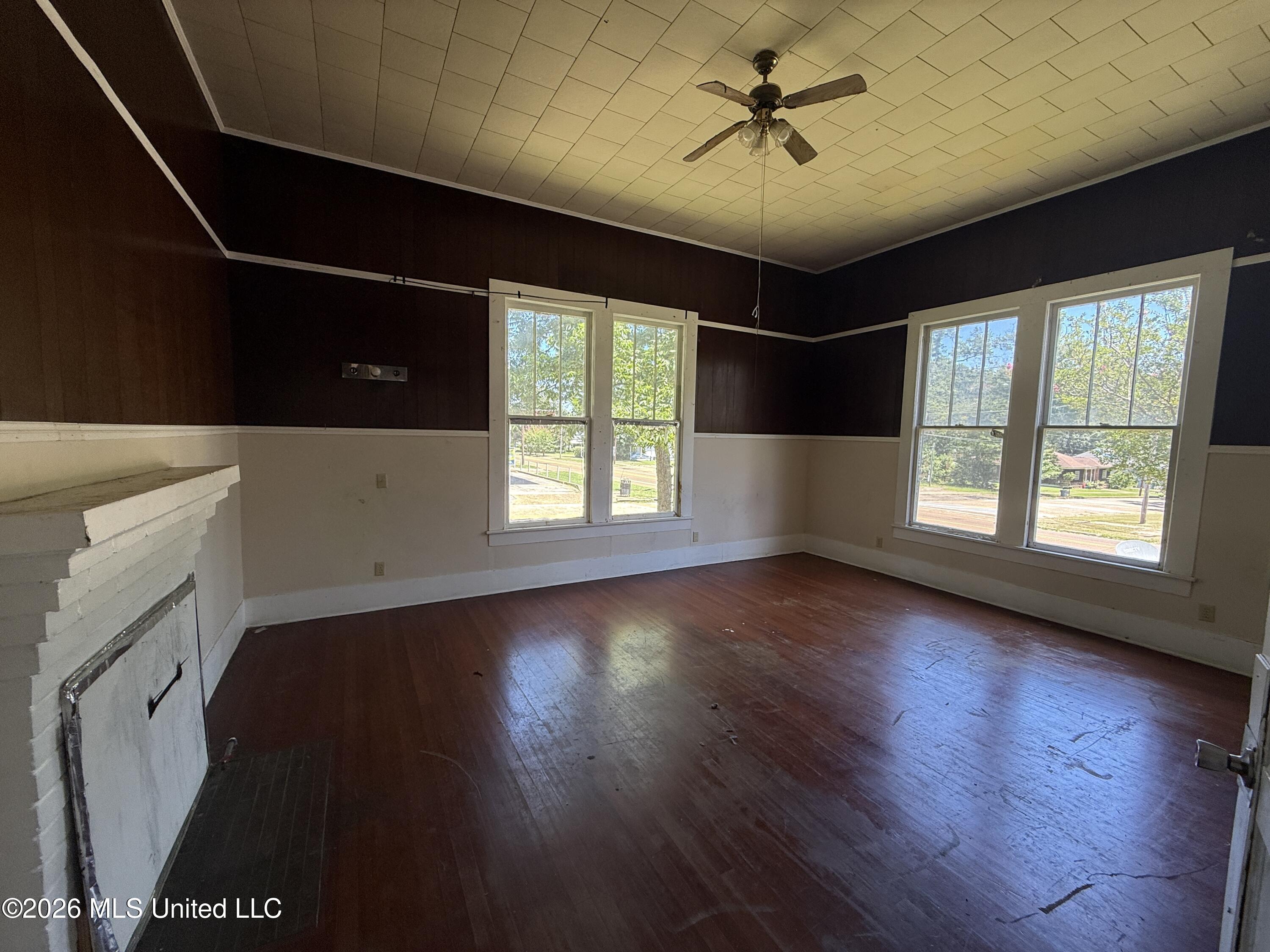 429 N Broadway Street Property Photo 11