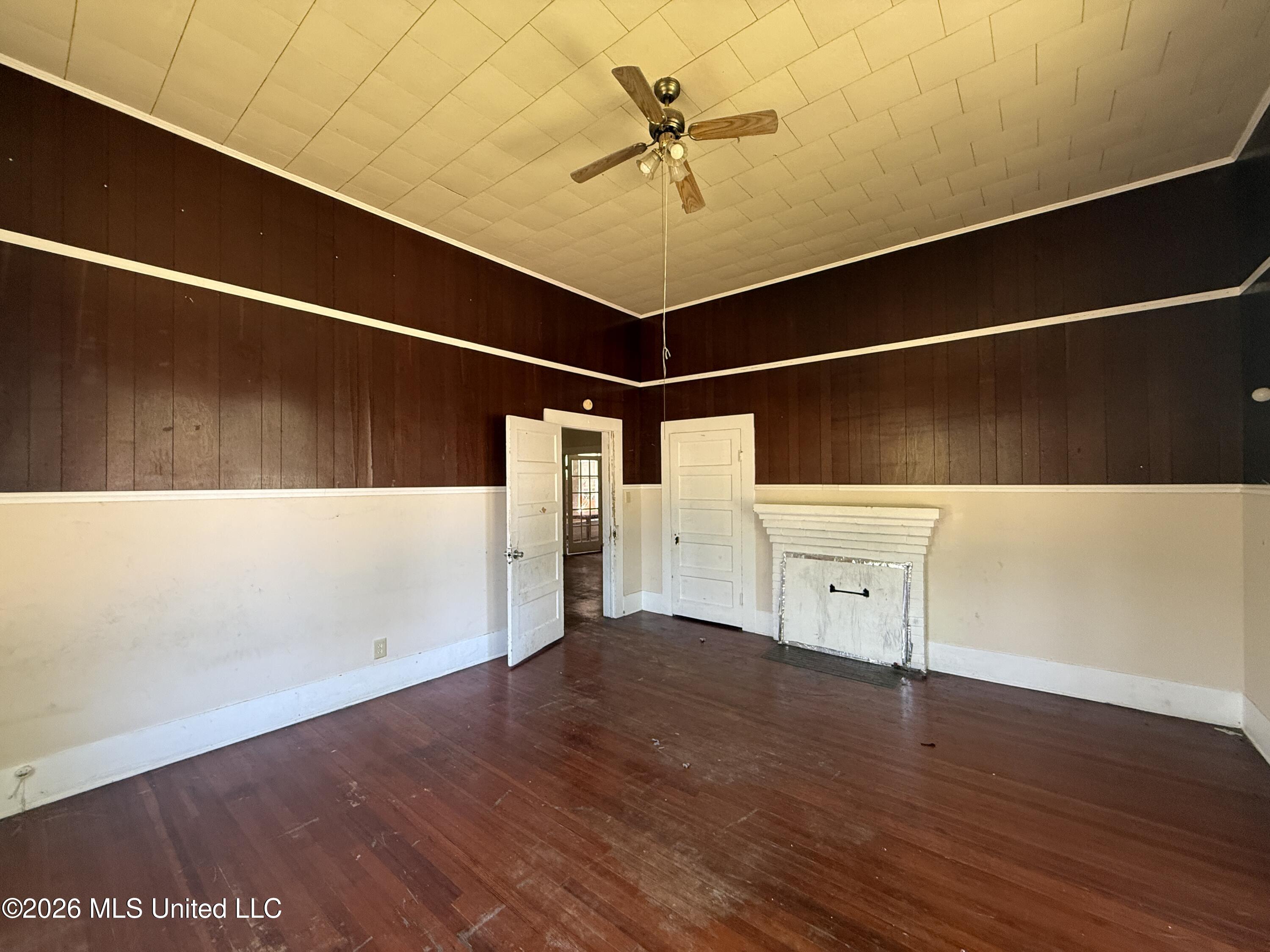 429 N Broadway Street Property Photo 12