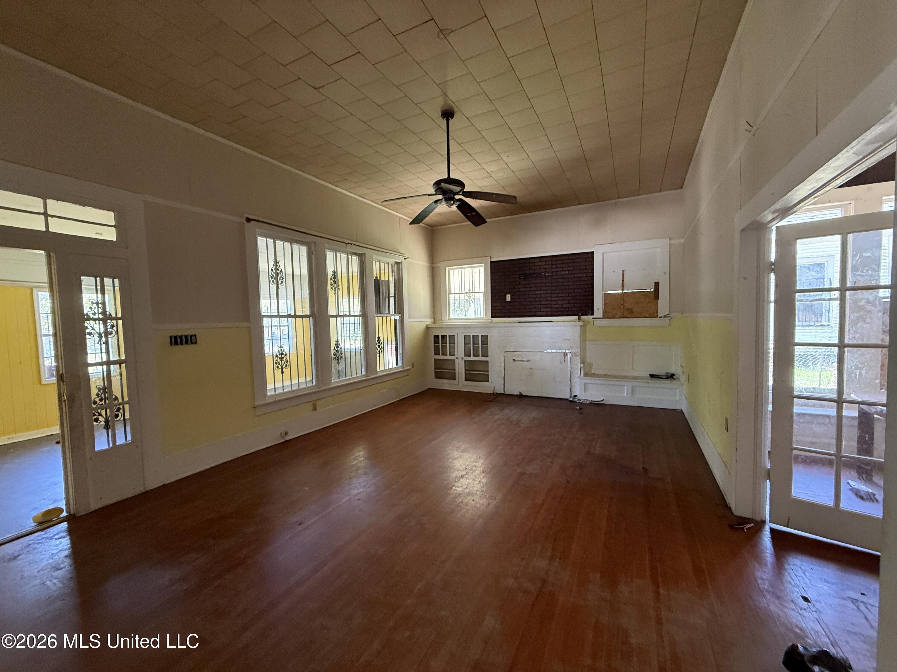 429 N Broadway Street Property Photo 13