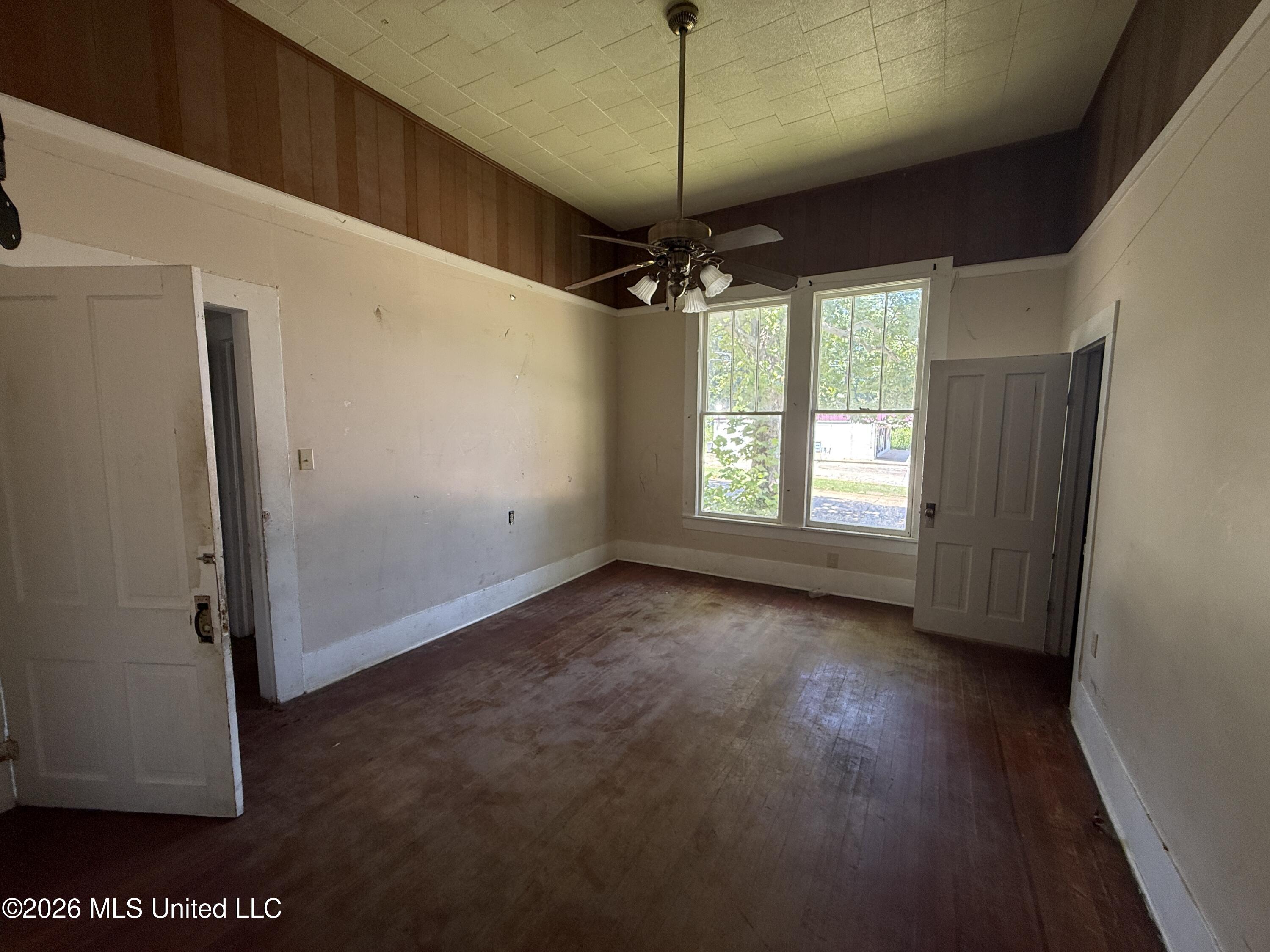 429 N Broadway Street Property Photo 14
