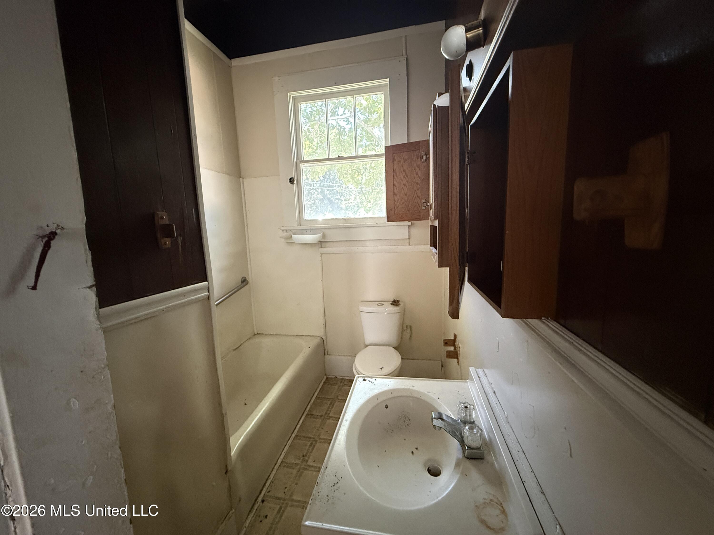 429 N Broadway Street Property Photo 16