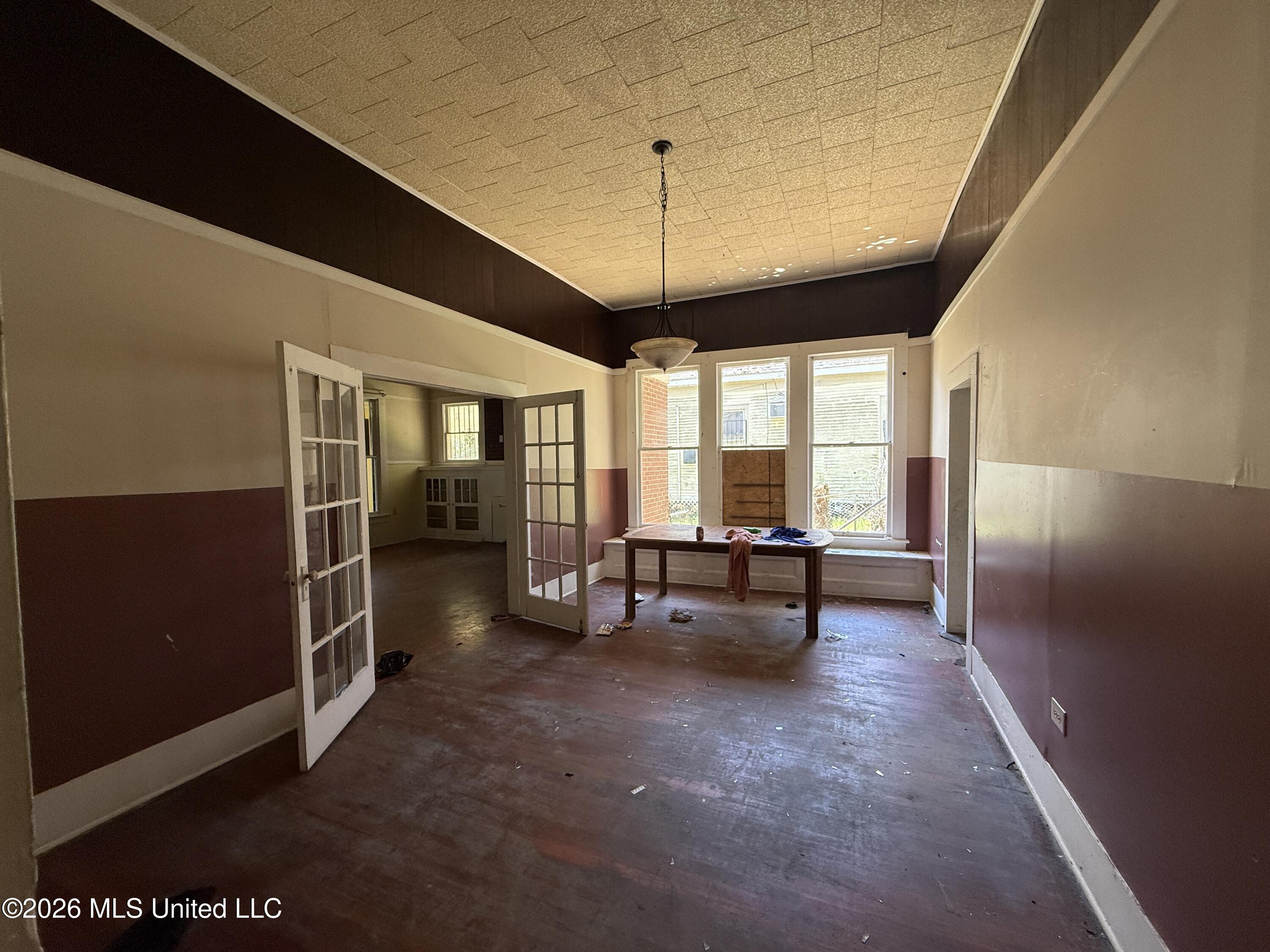 429 N Broadway Street Property Photo 17