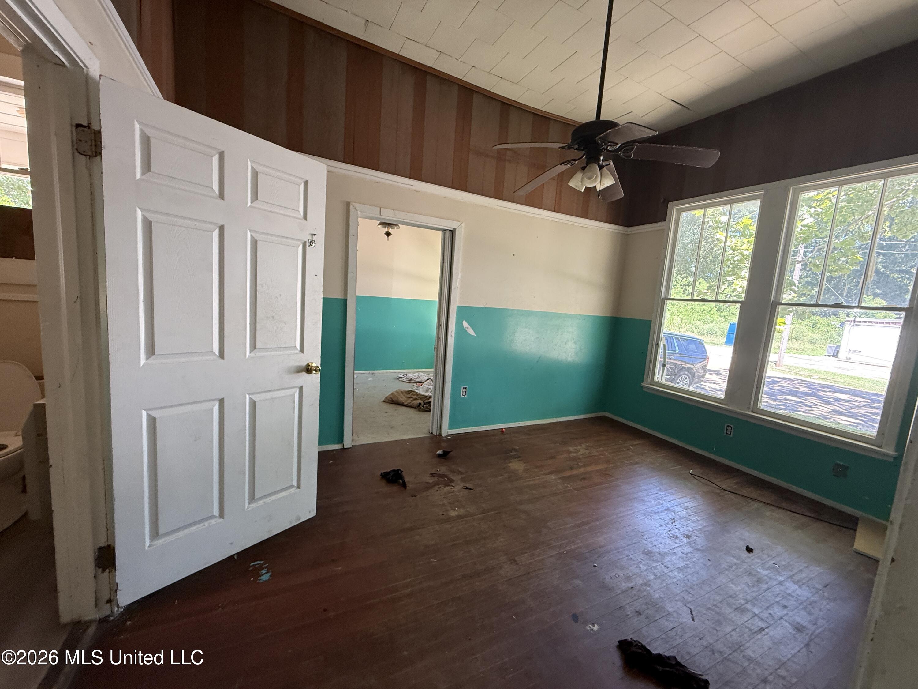 429 N Broadway Street Property Photo 18