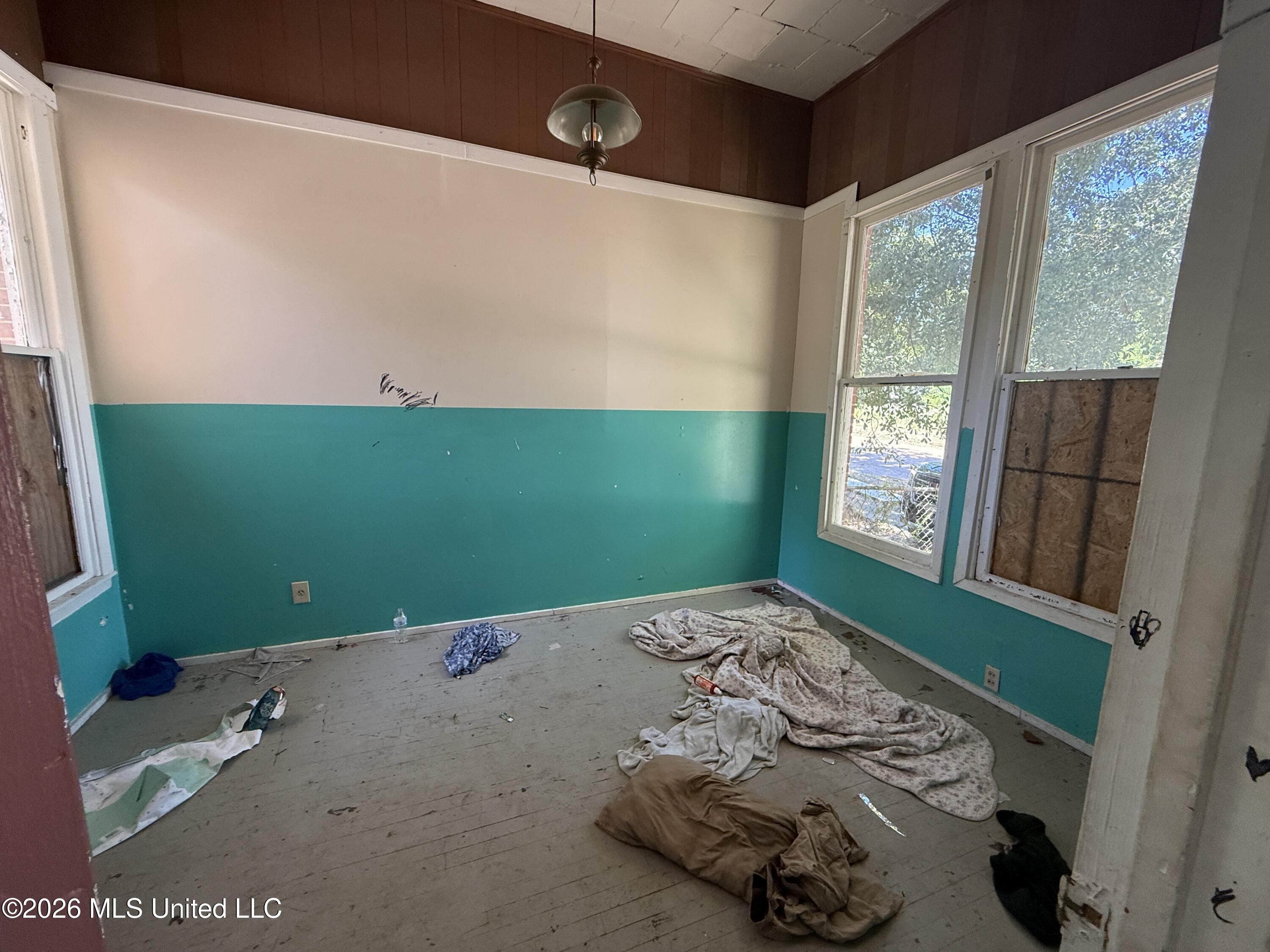 429 N Broadway Street Property Photo 20
