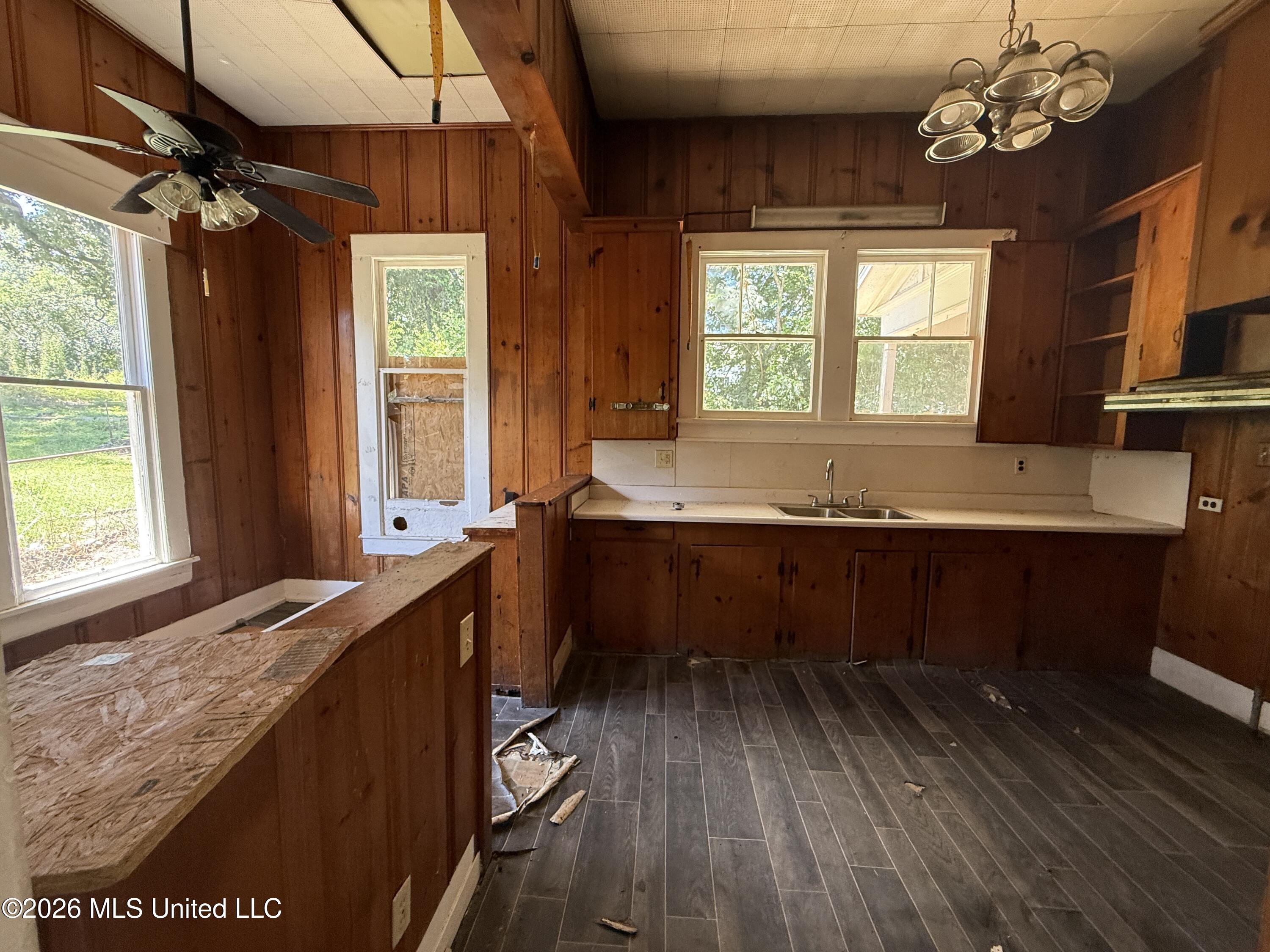 429 N Broadway Street Property Photo 21