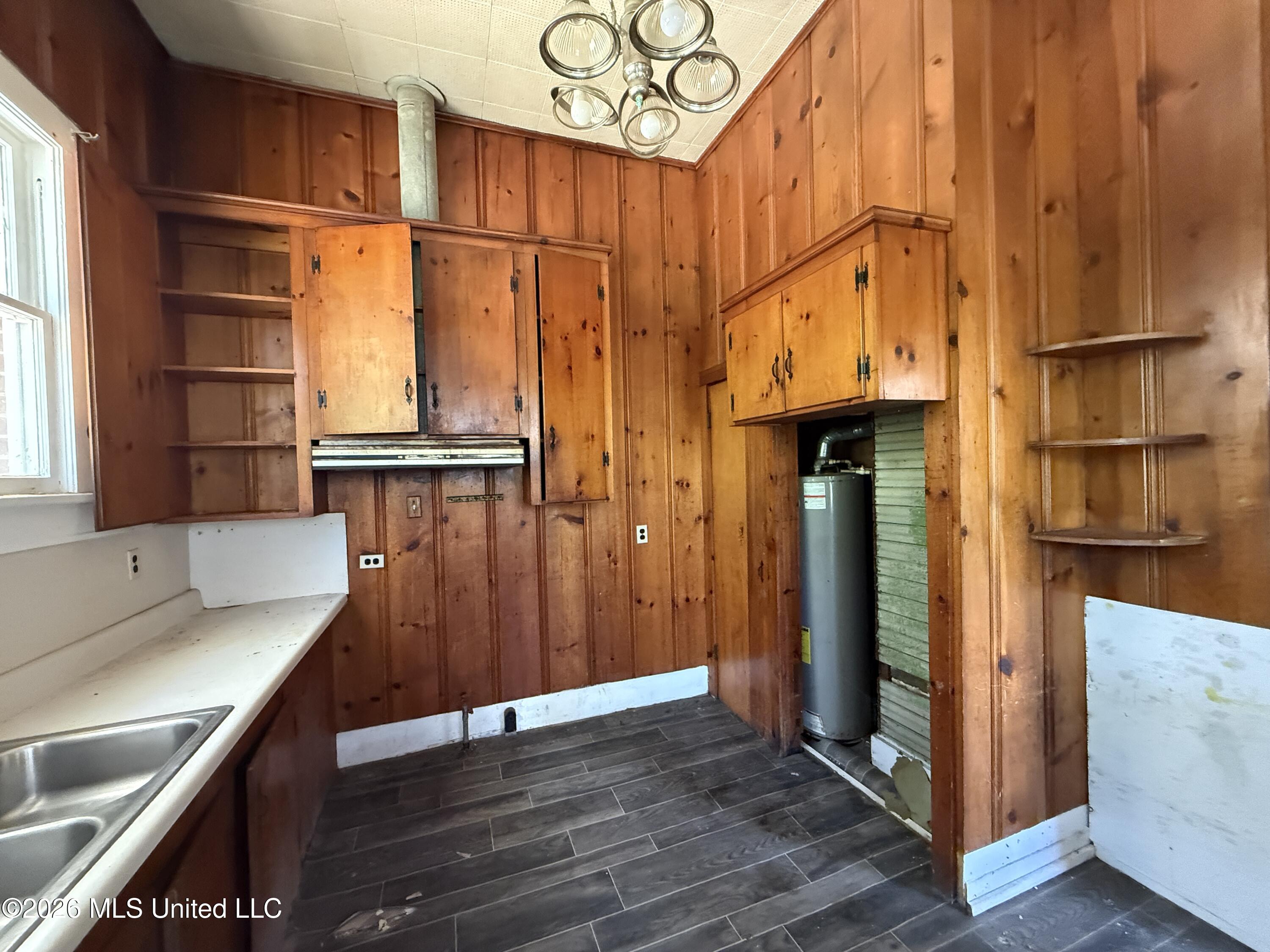 429 N Broadway Street Property Photo 23