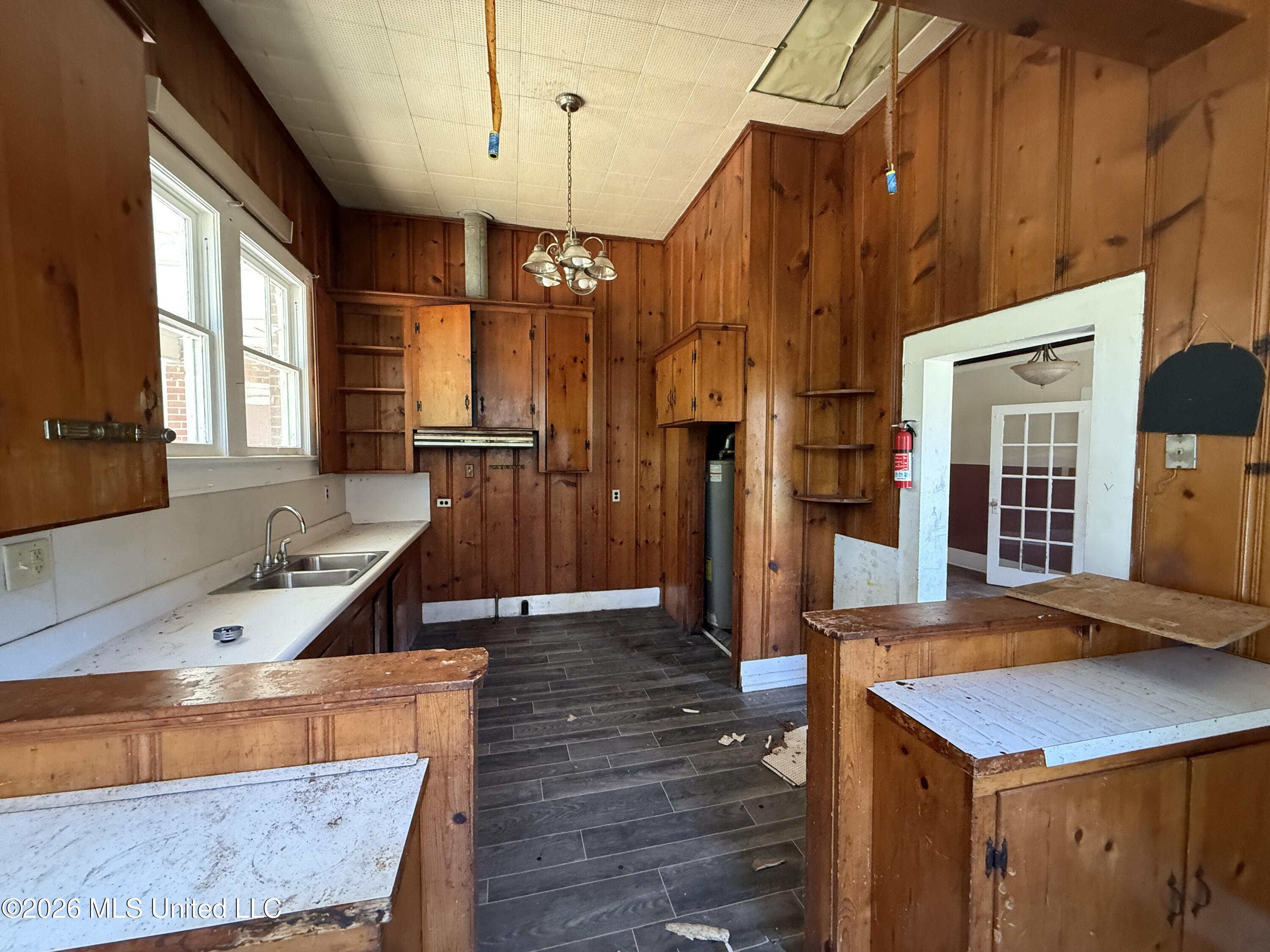 429 N Broadway Street Property Photo 24