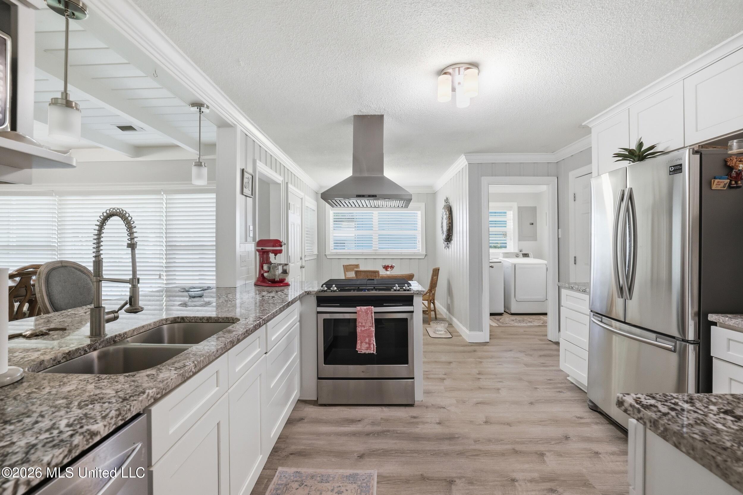 345 Popps Ferry Road Property Photo 14