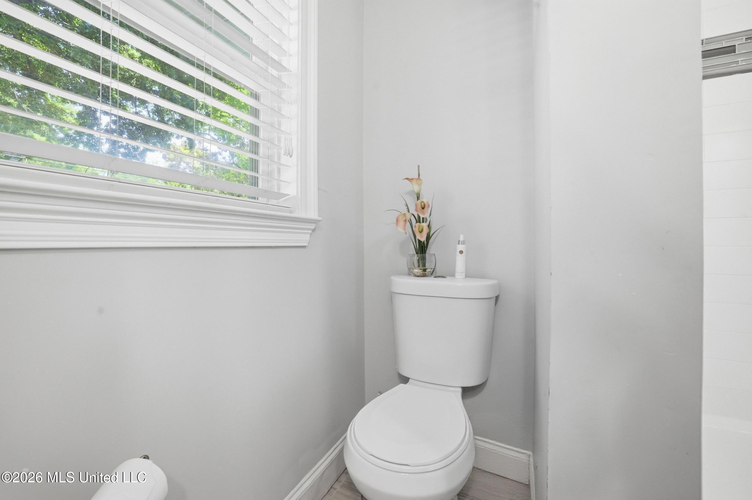 345 Popps Ferry Road Property Photo 32