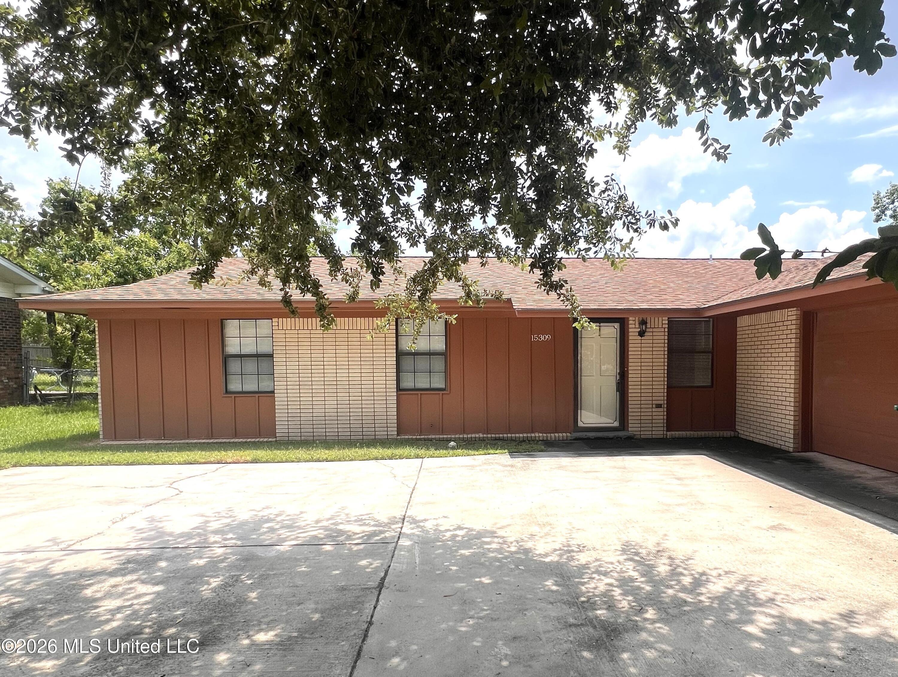 15309-r Royal Street Property Photo 2