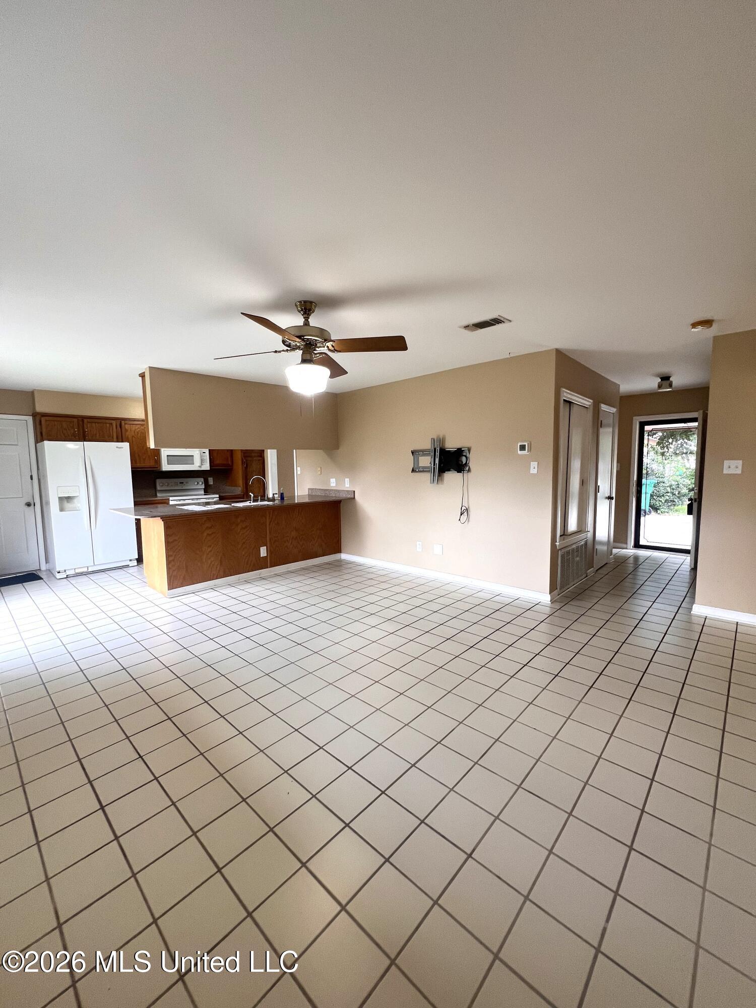 15309-r Royal Street Property Photo 5