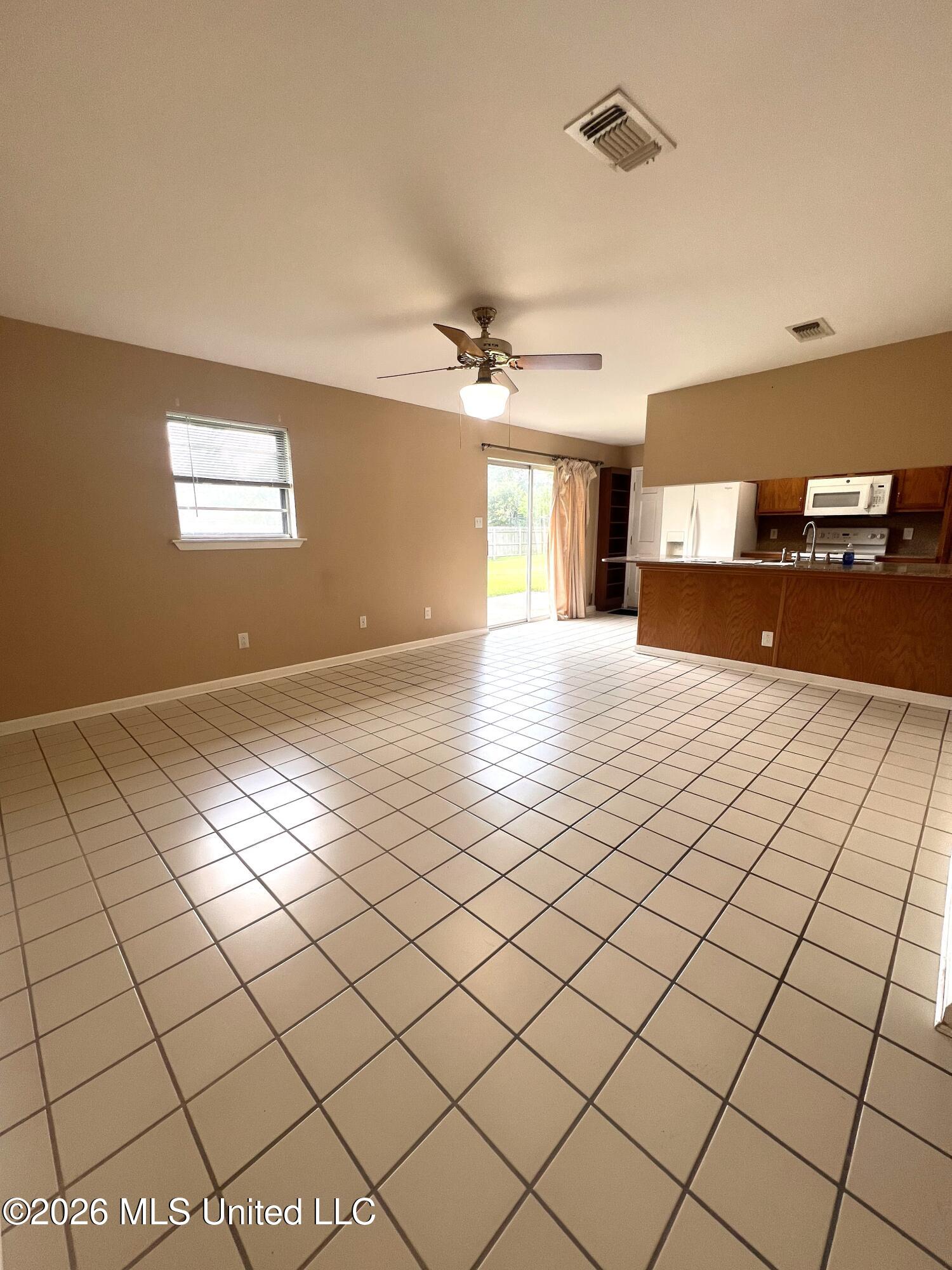 15309-r Royal Street Property Photo 6