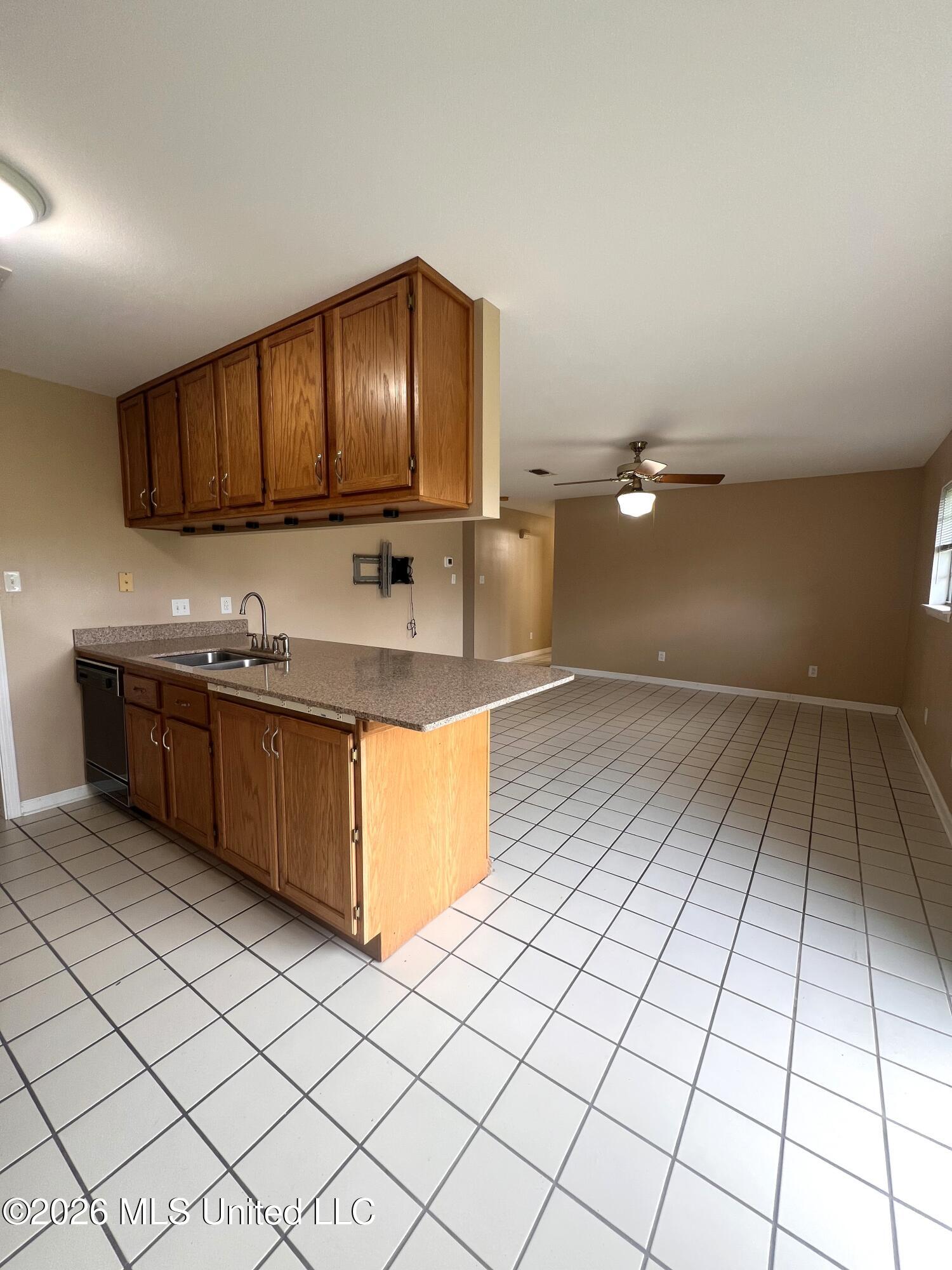 15309-r Royal Street Property Photo 7