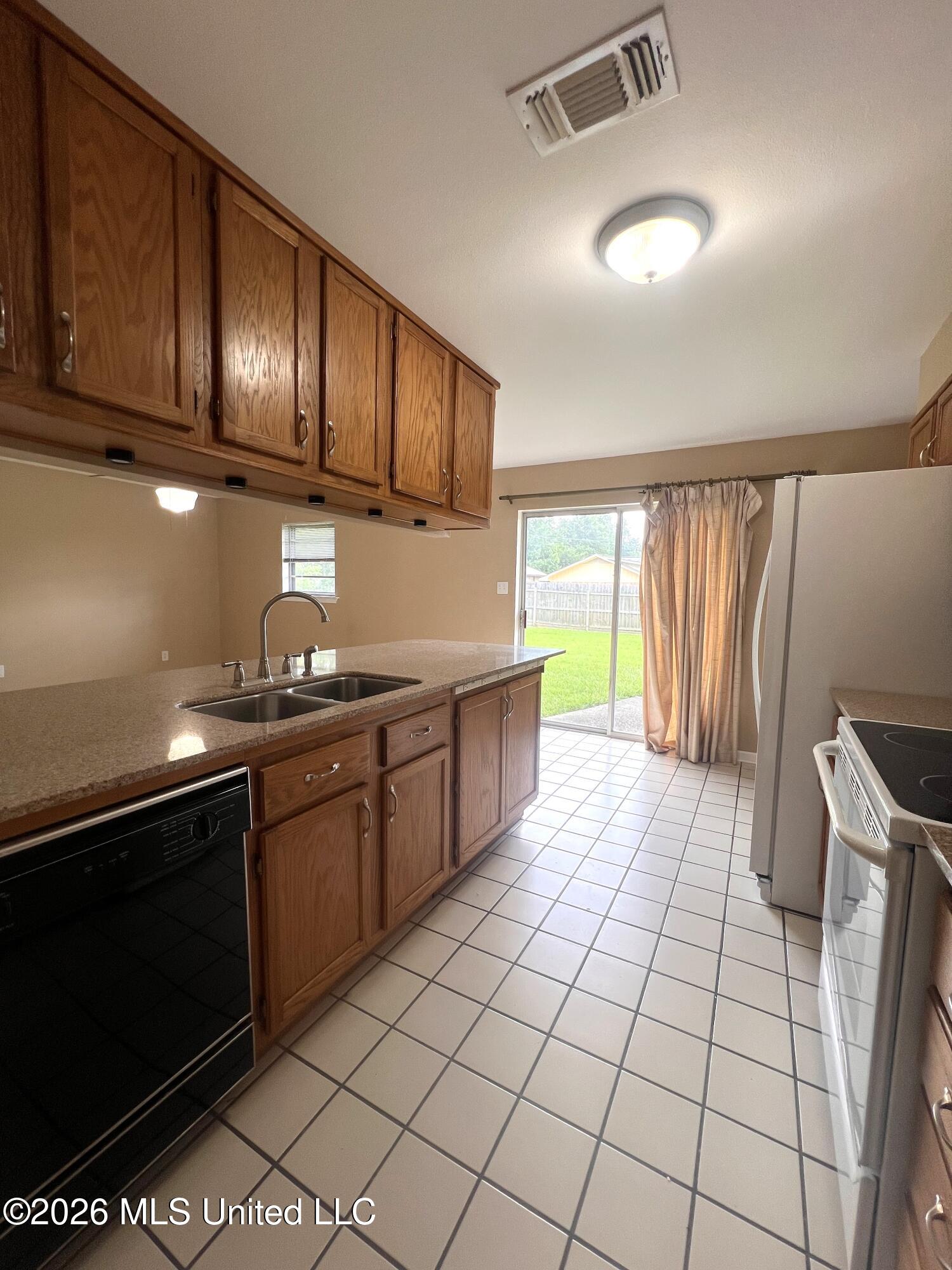 15309-r Royal Street Property Photo 10