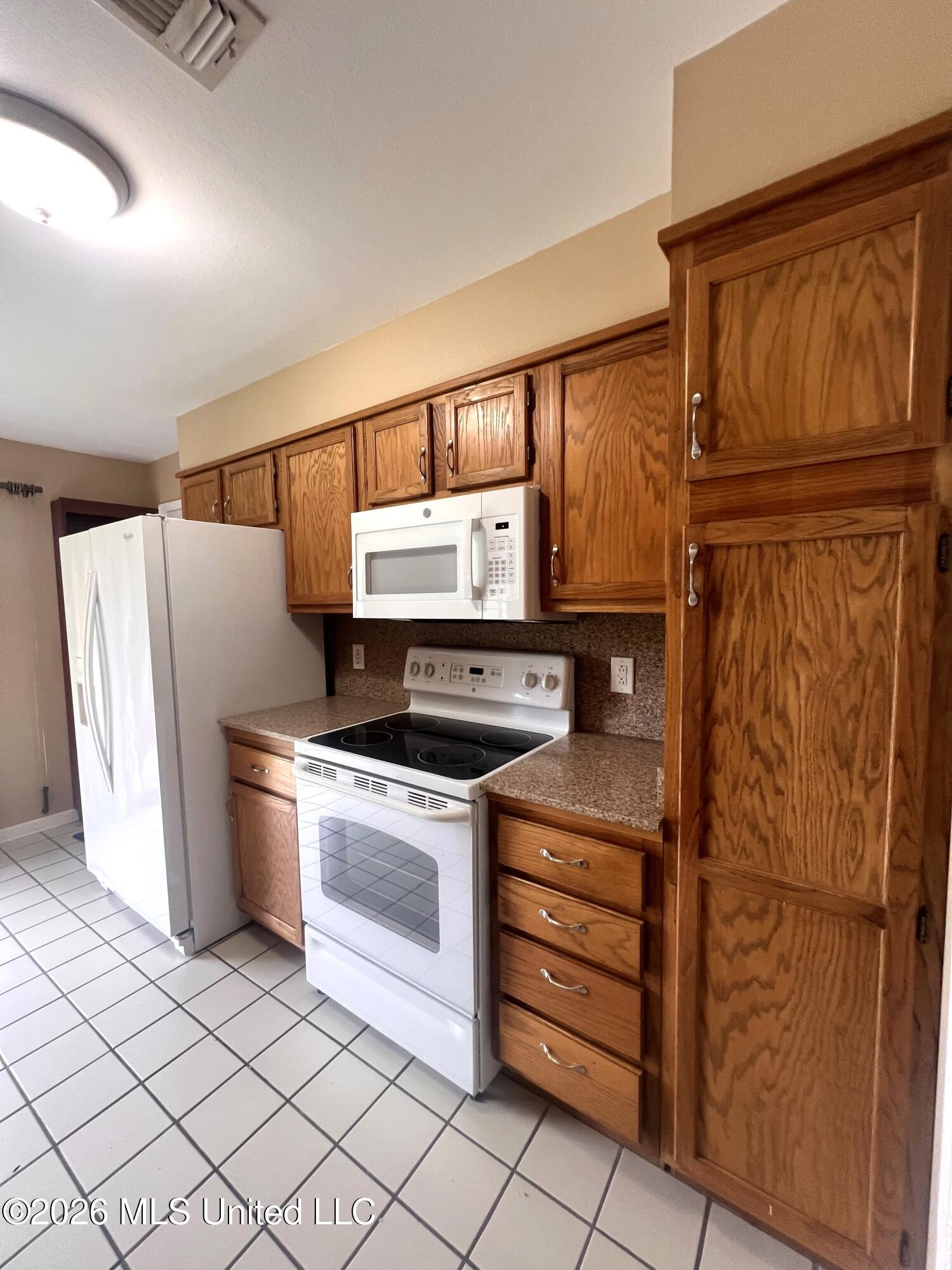 15309-r Royal Street Property Photo 11