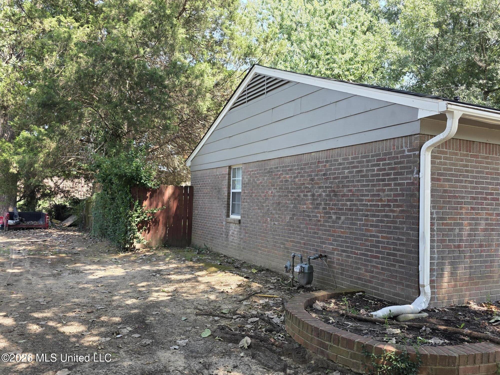 6360 Greenbriar Drive Property Photo 2