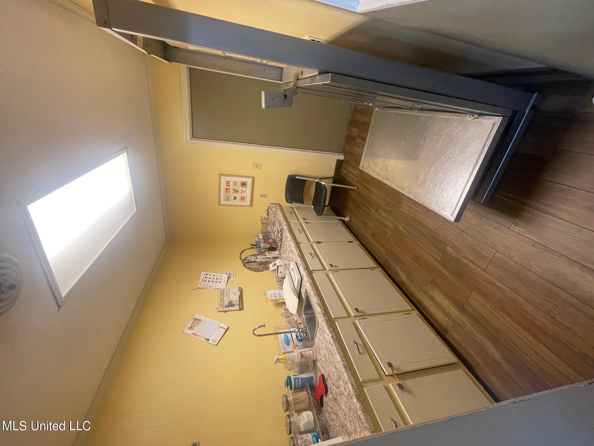 8840 N Highway 51 Property Photo 9