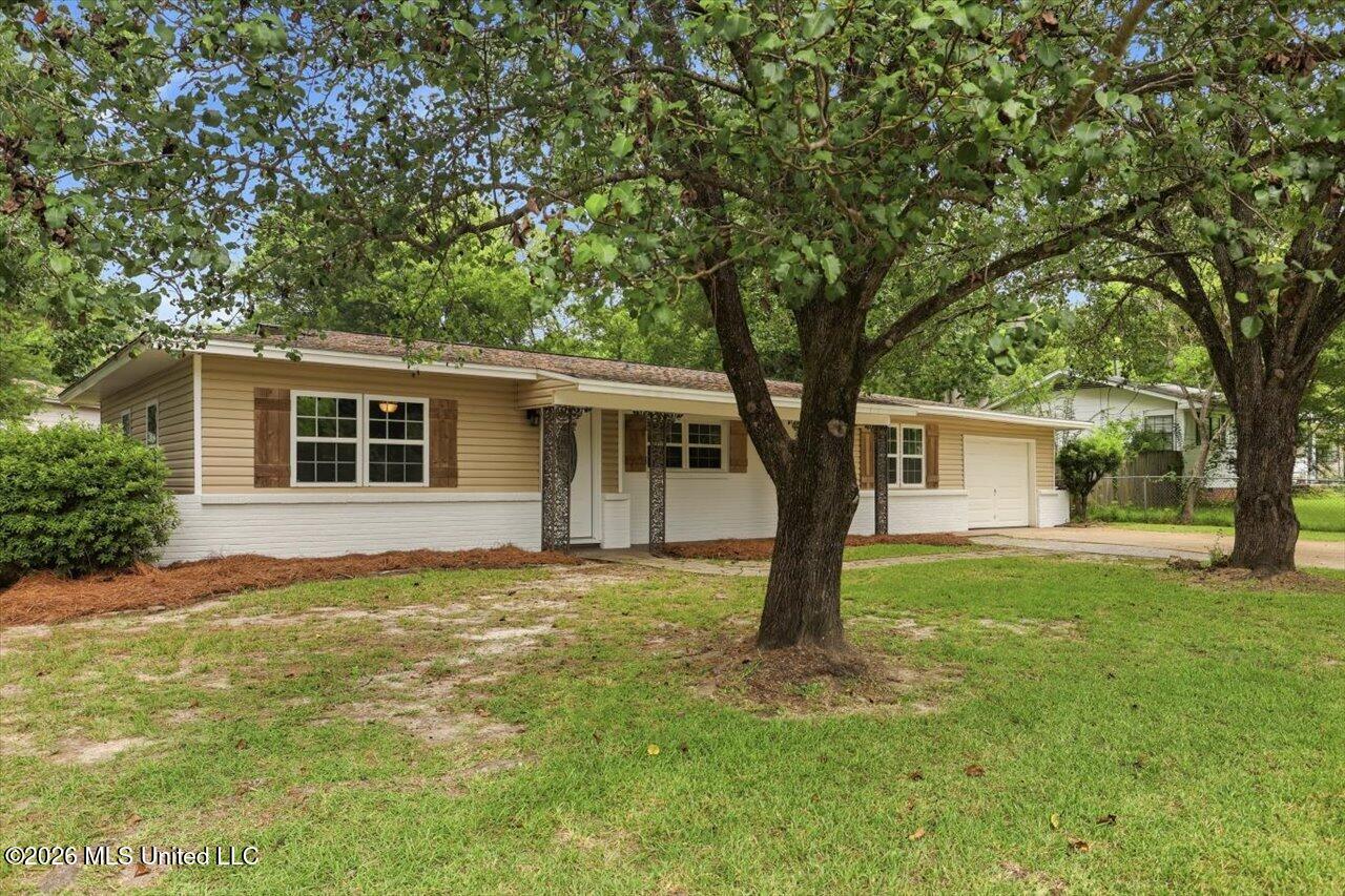 3218 Eastland Drive Property Photo 2
