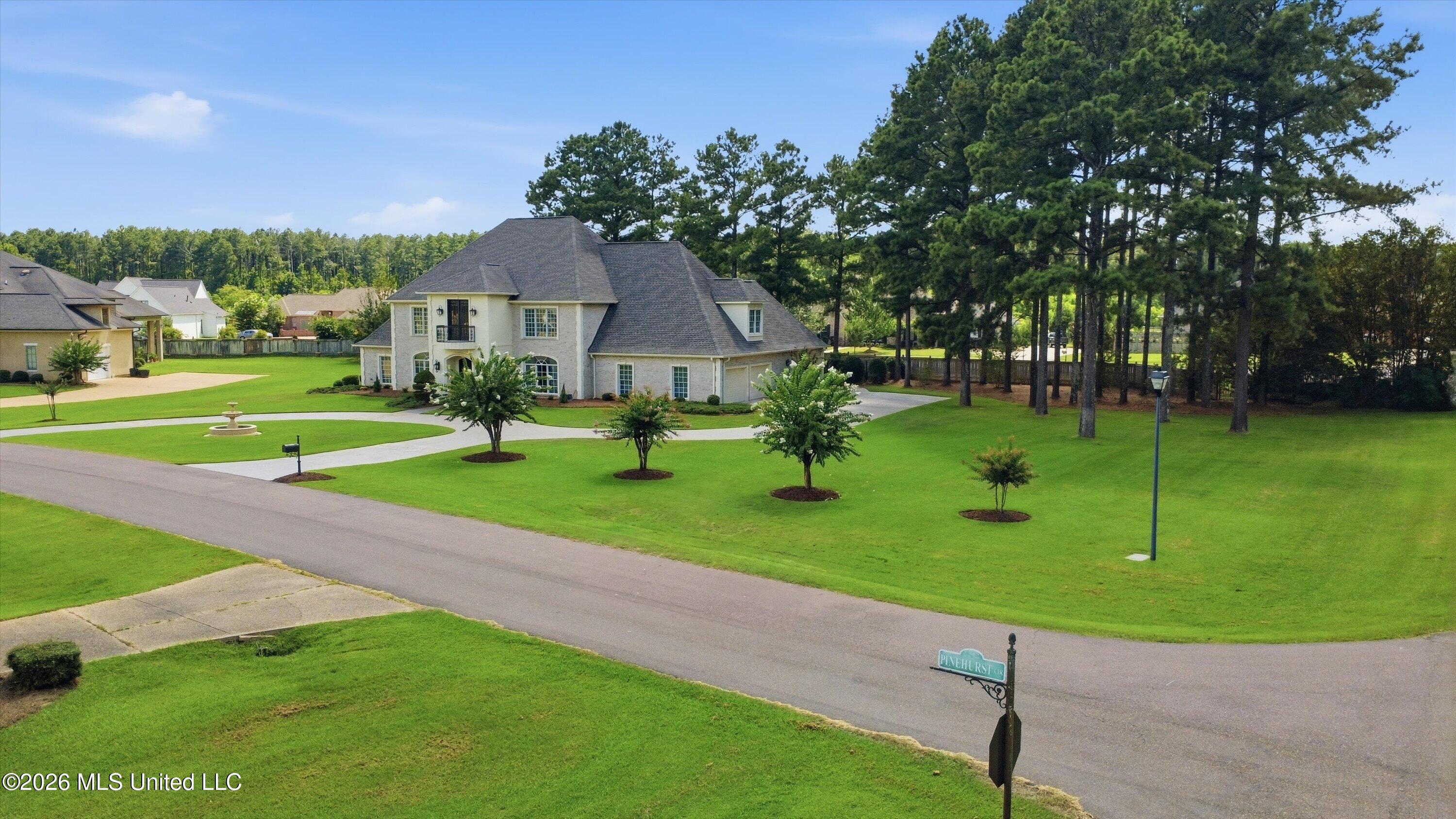 301 Pinehurst Circle Property Photo 3