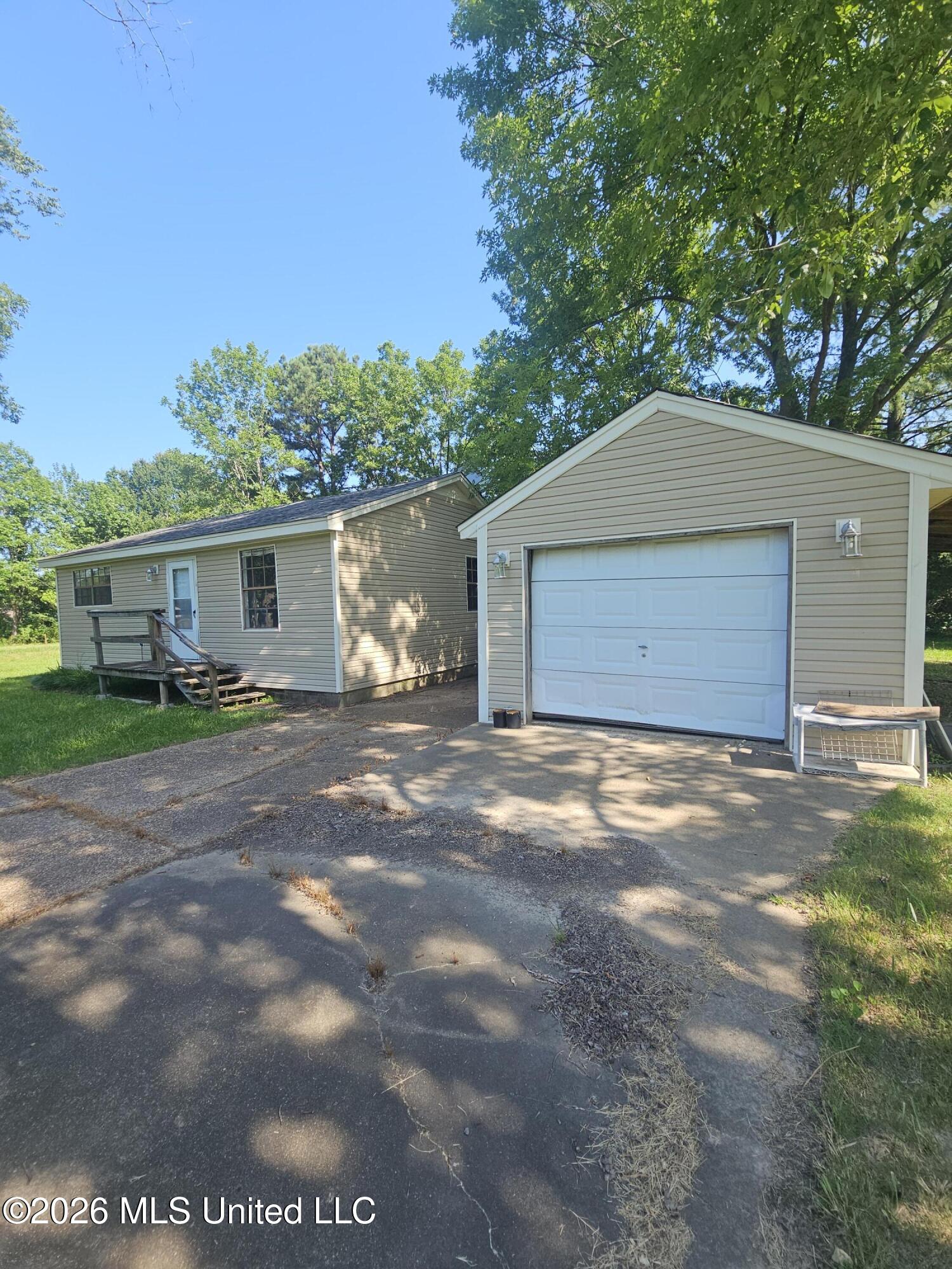 13224 Abernathy Road Property Photo 3