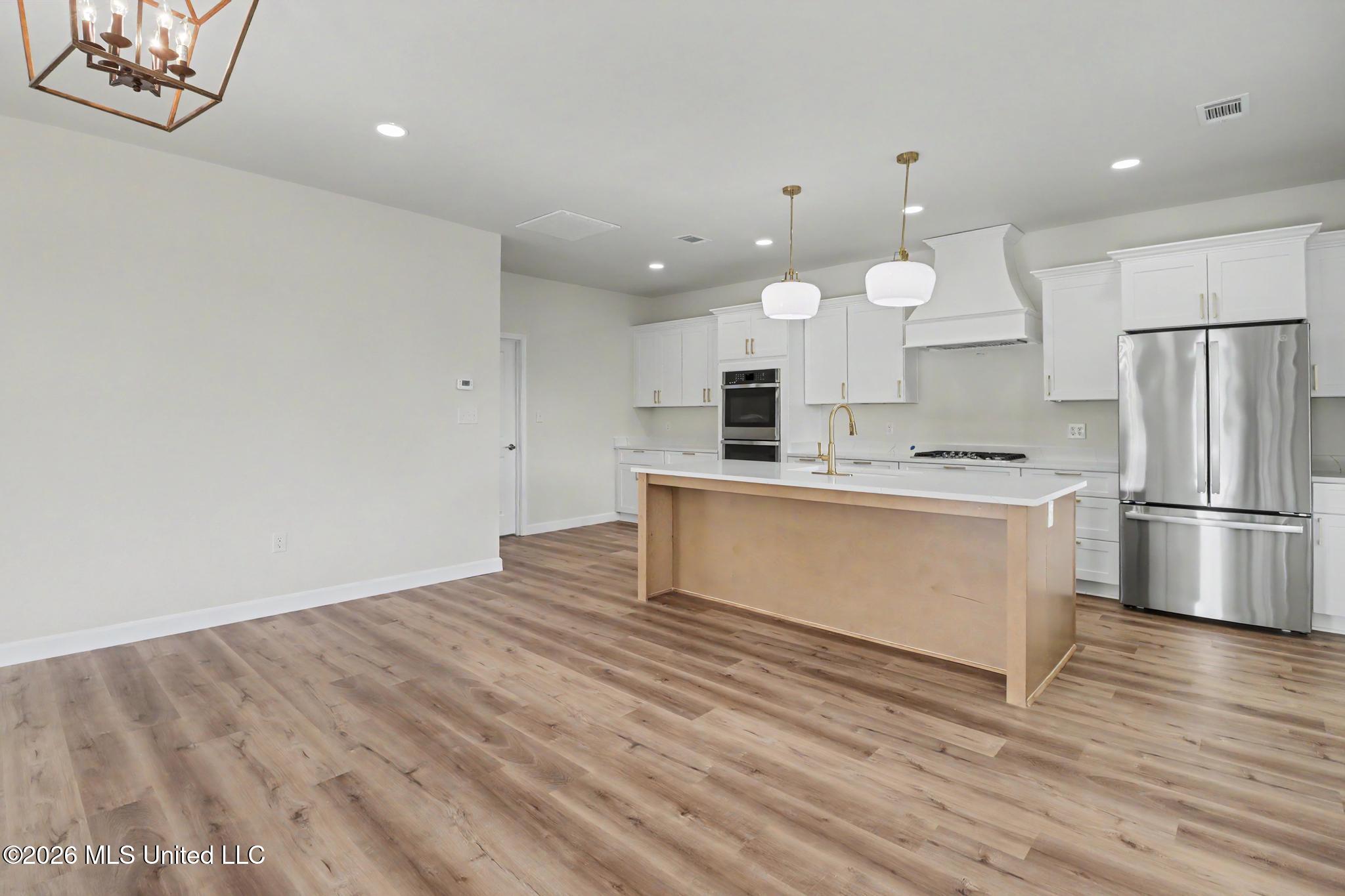 6601 April Bayou Drive Property Photo 4