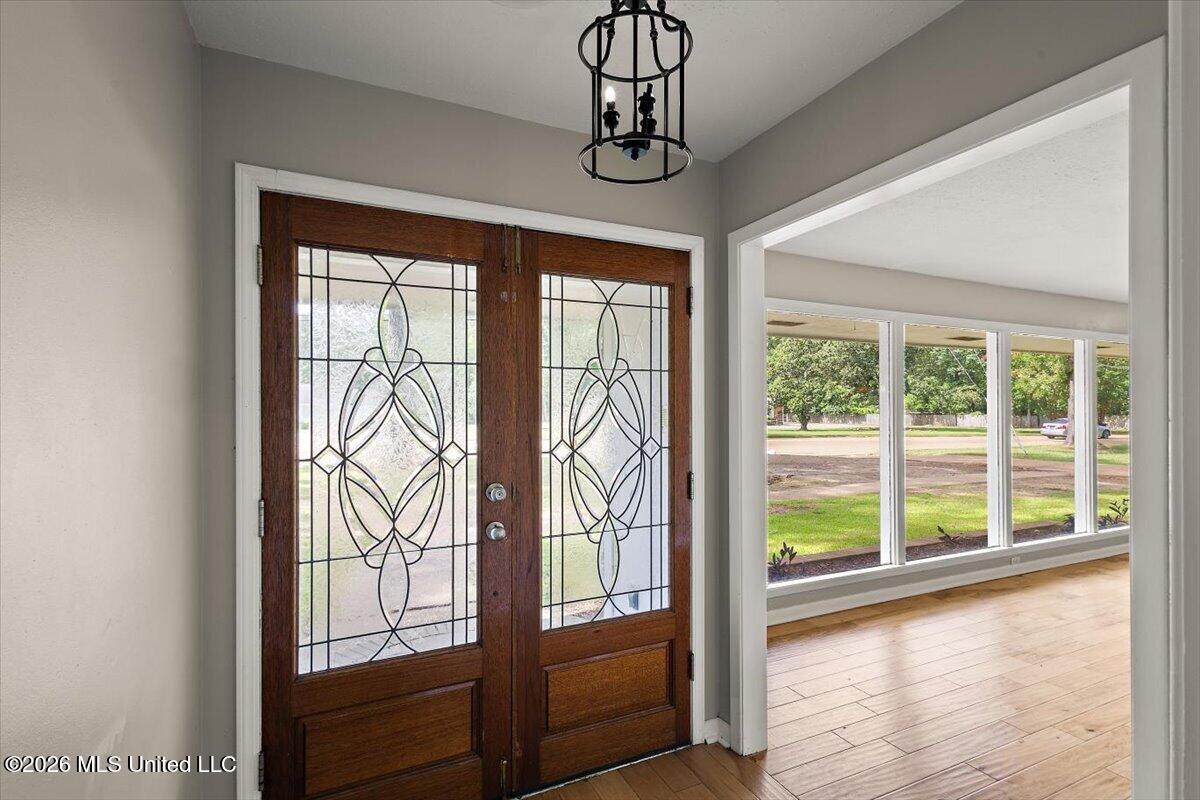 640 Briarwood Drive Property Photo 3