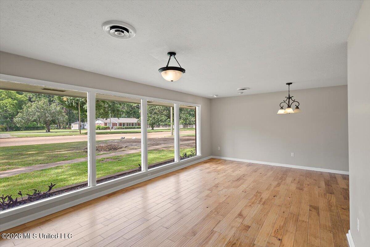 640 Briarwood Drive Property Photo 5