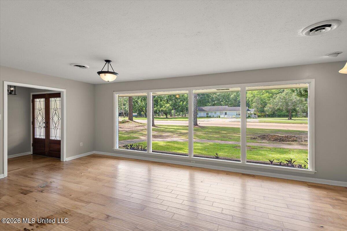 640 Briarwood Drive Property Photo 6