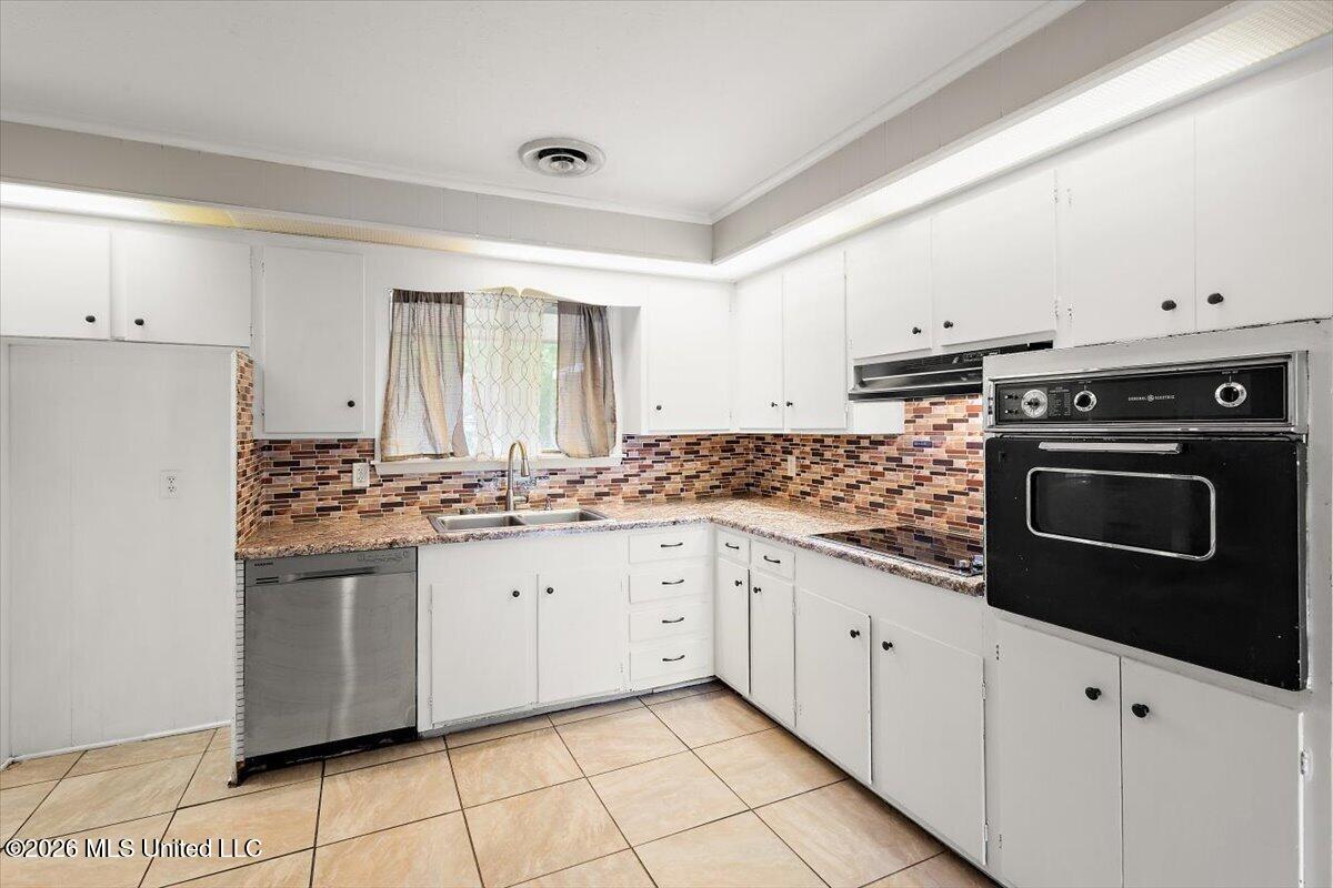 640 Briarwood Drive Property Photo 11