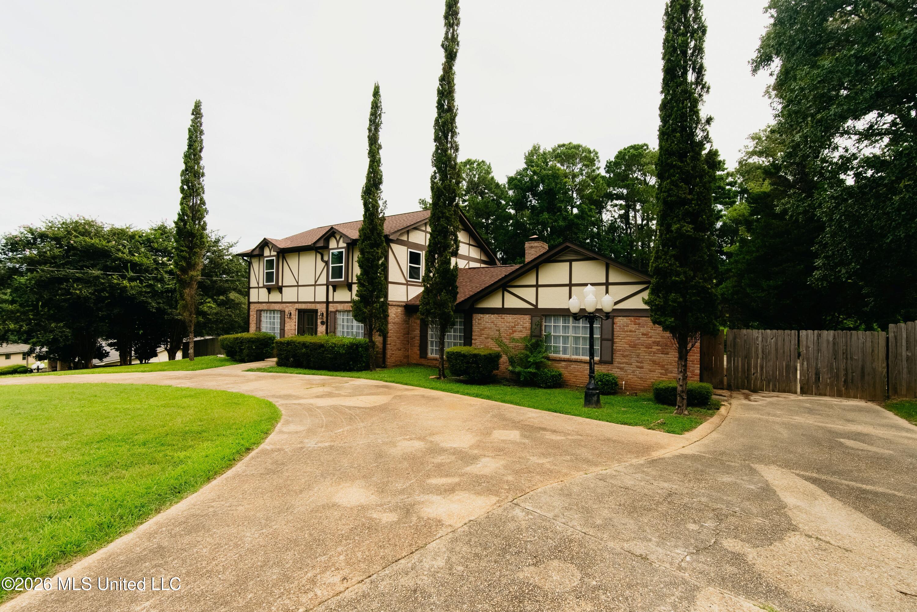 7528 Pineridge Drive Property Photo 1
