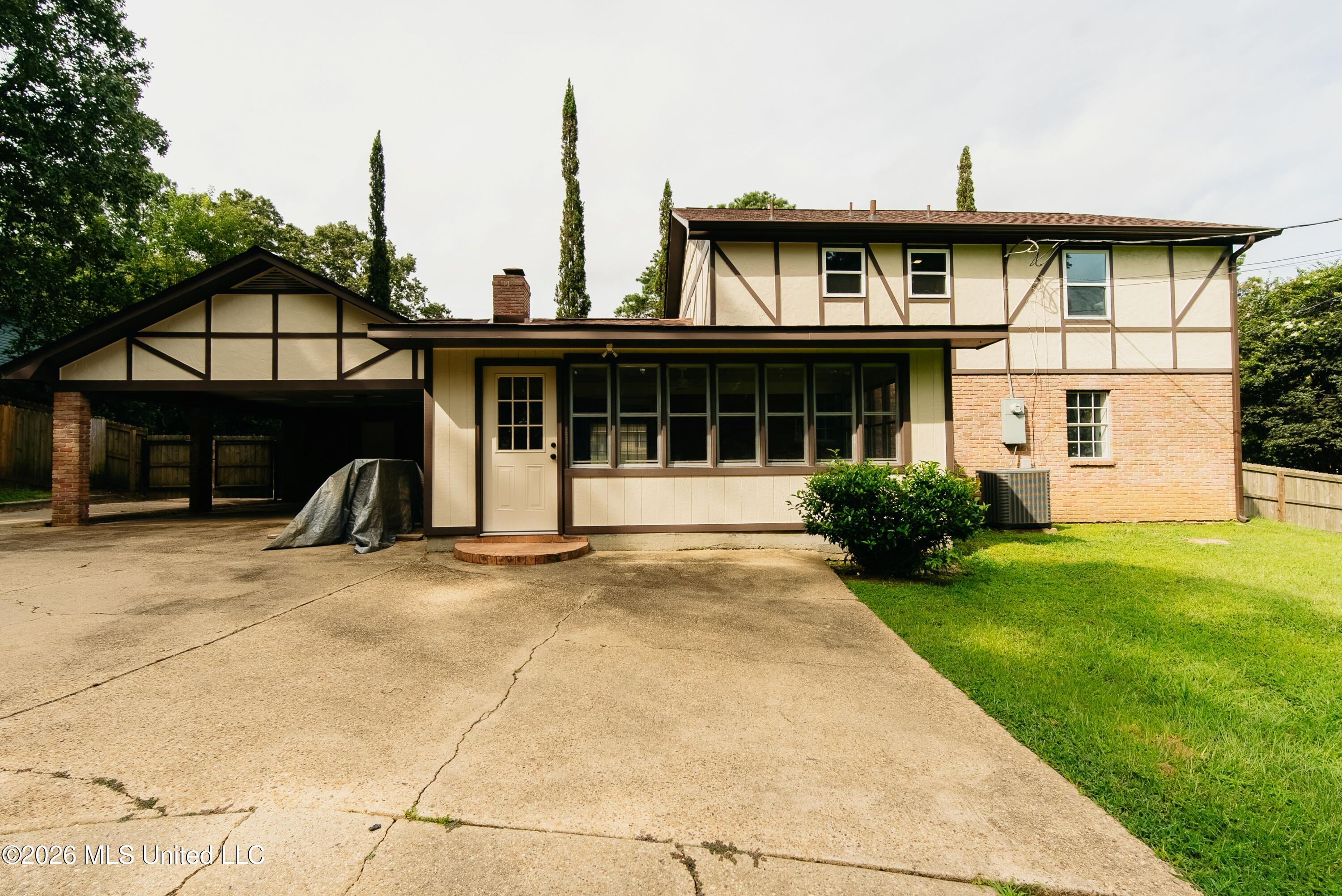 7528 Pineridge Drive Property Photo 3