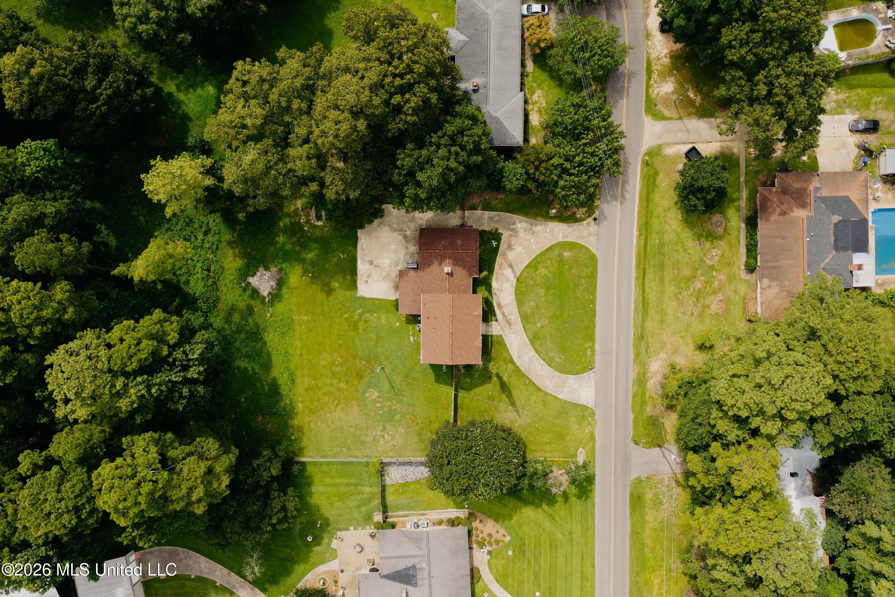 7528 Pineridge Drive Property Photo 7