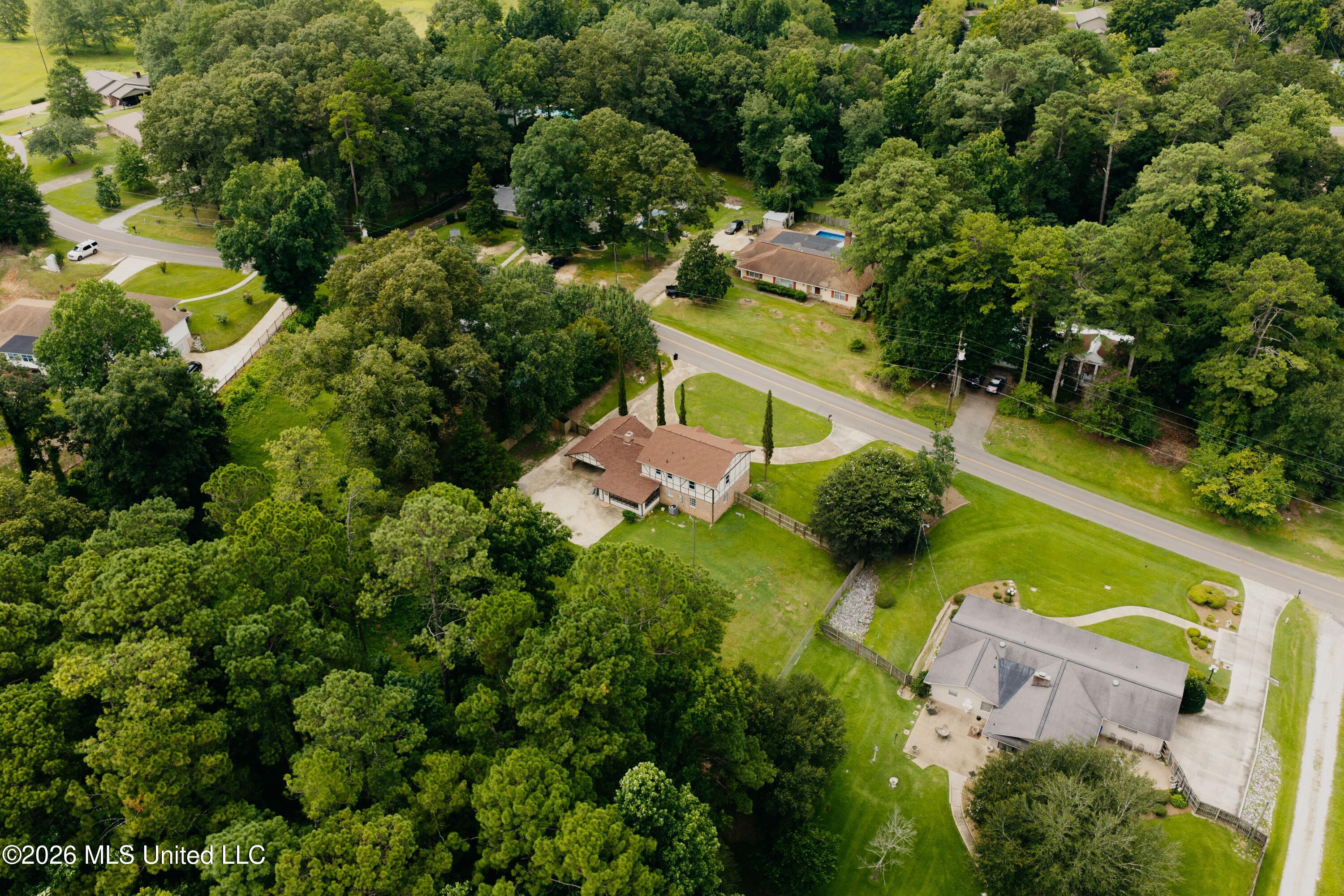 7528 Pineridge Drive Property Photo 8