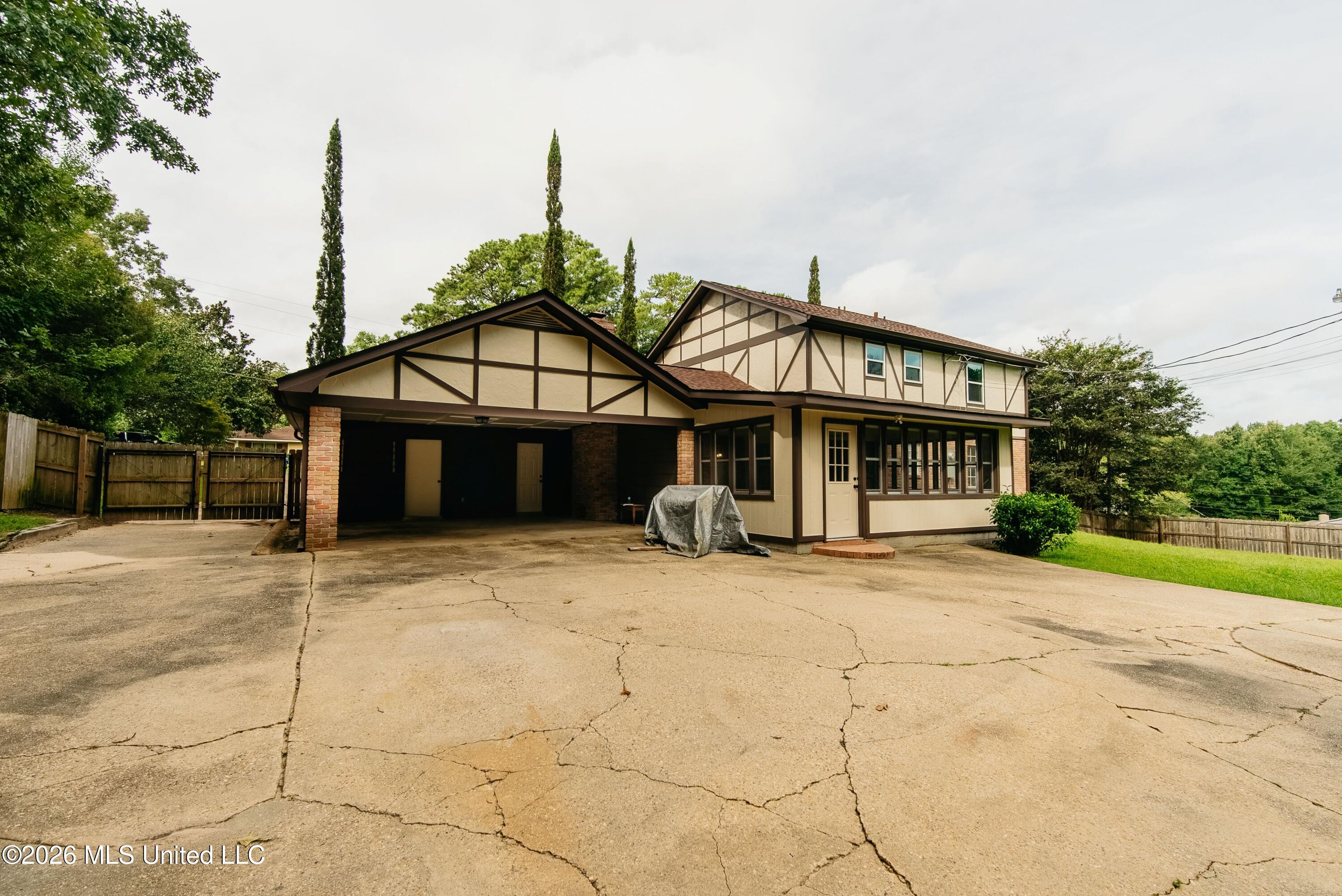 7528 Pineridge Drive Property Photo 14