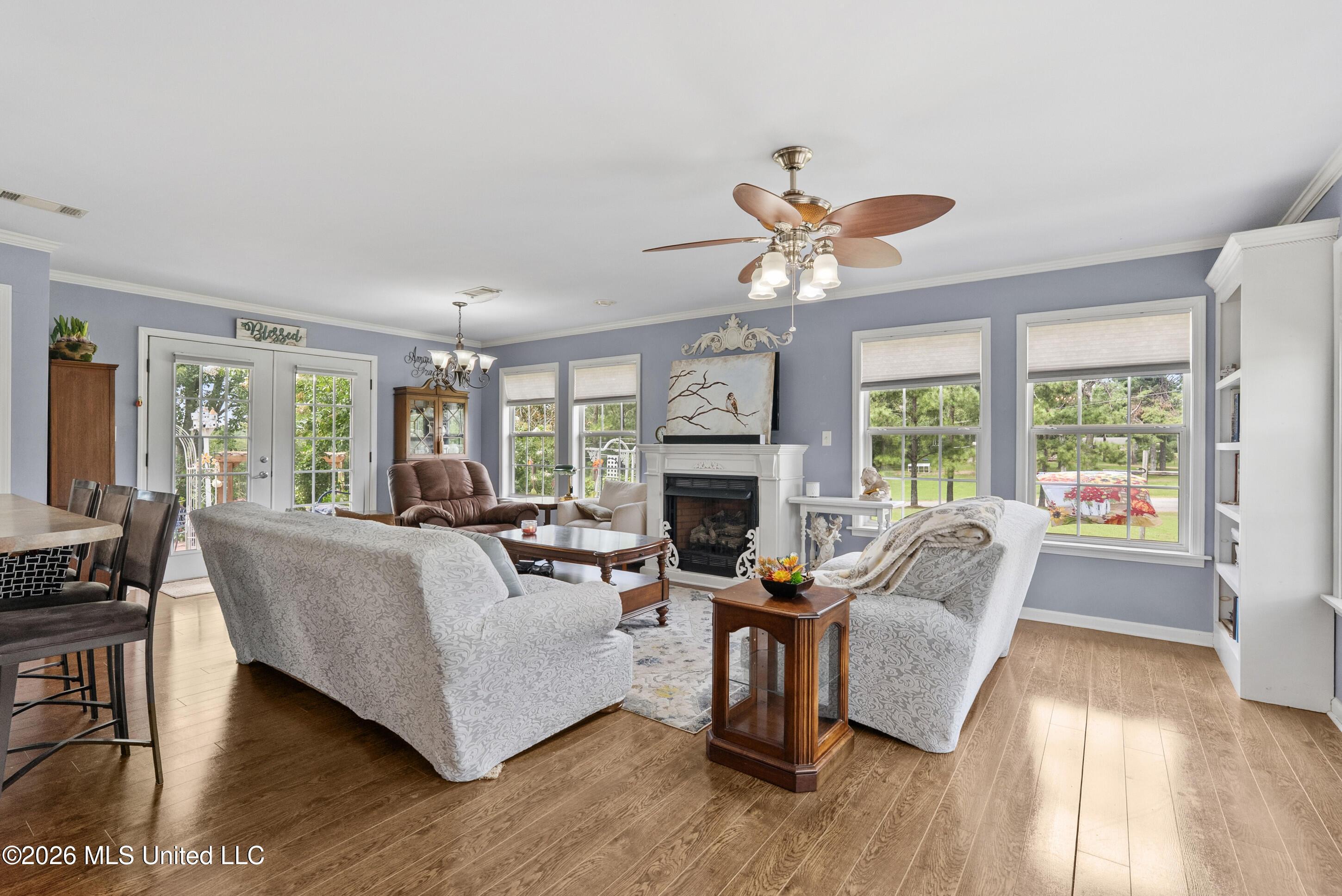 1070 King Road Property Photo 3