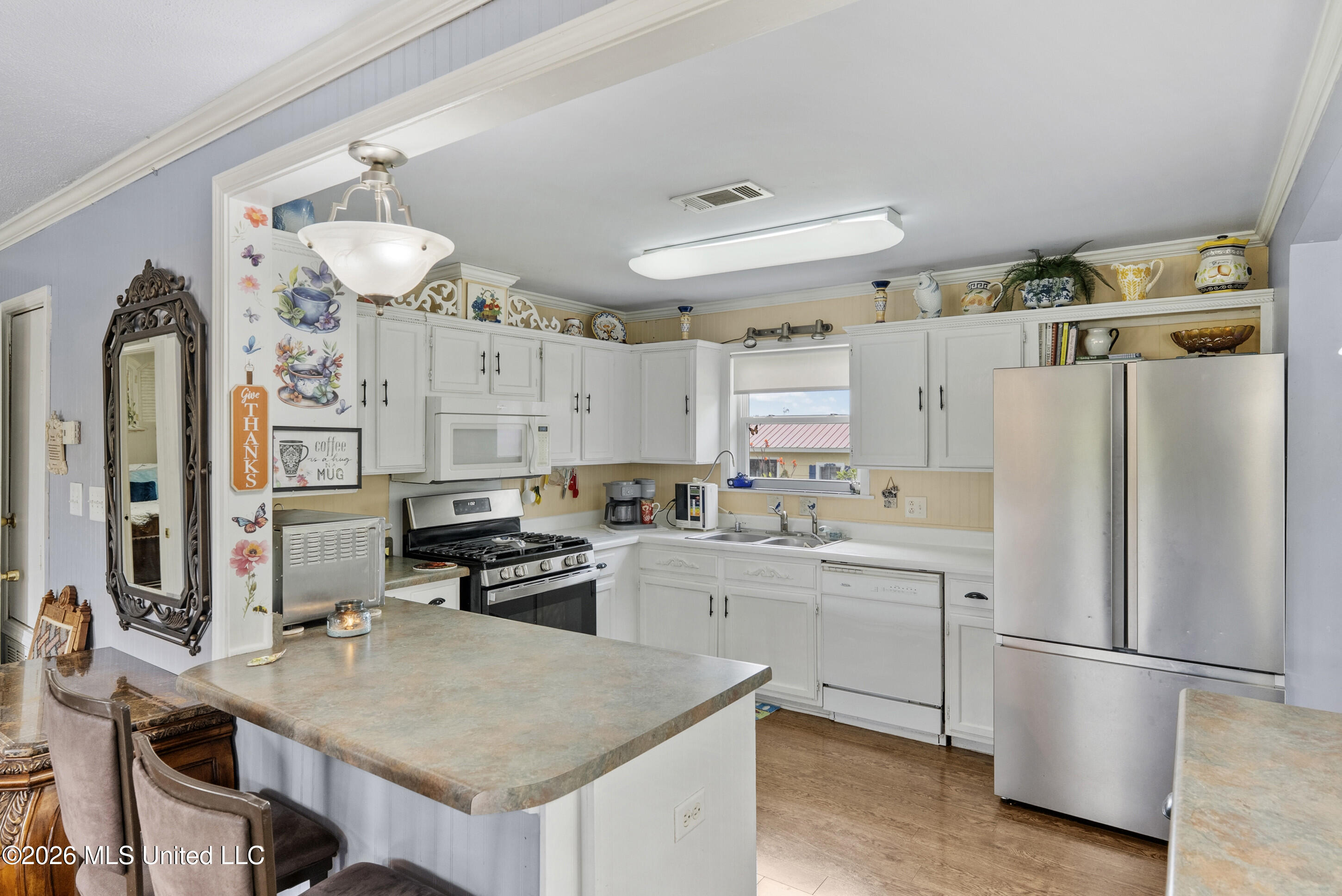 1070 King Road Property Photo 4