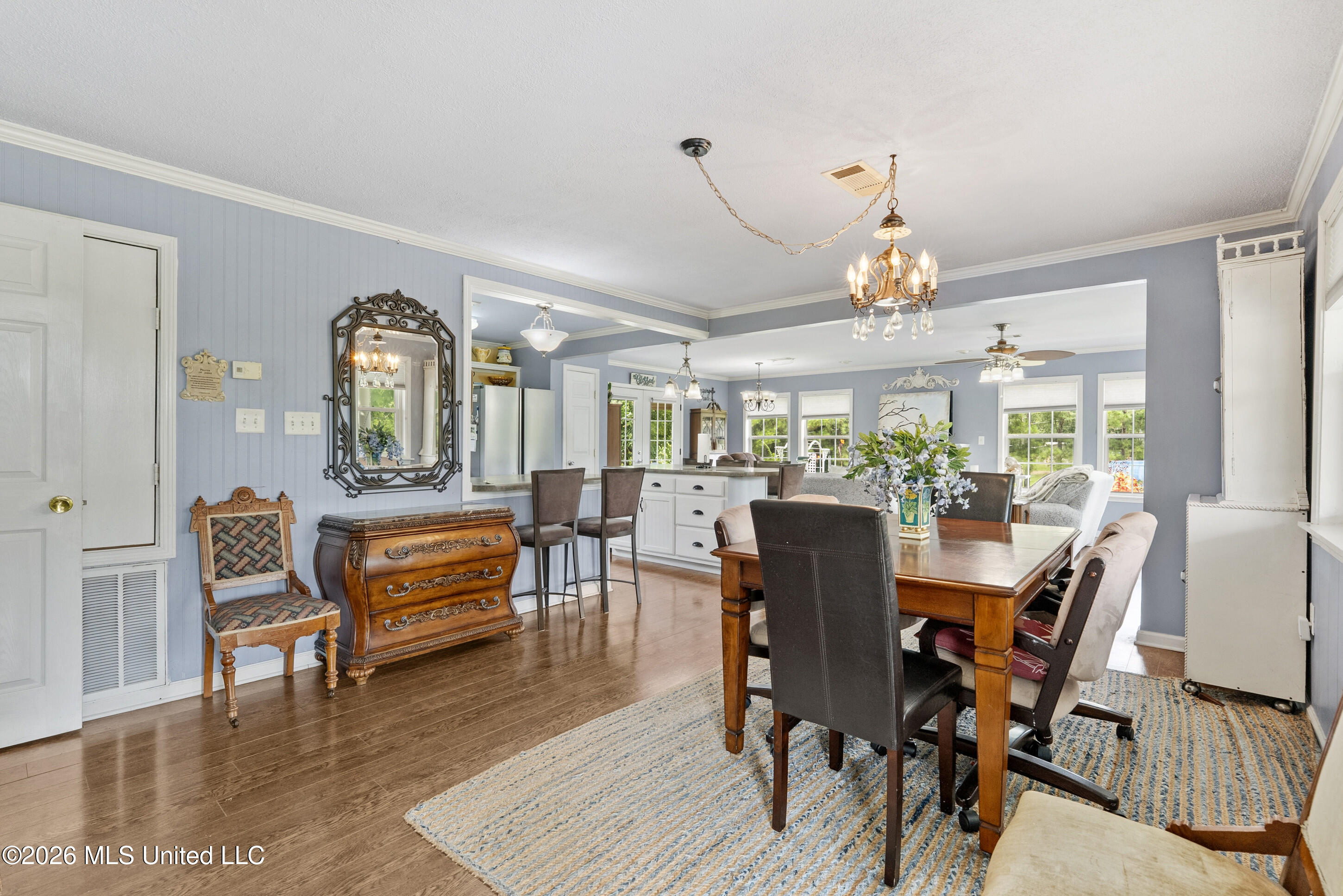 1070 King Road Property Photo 7
