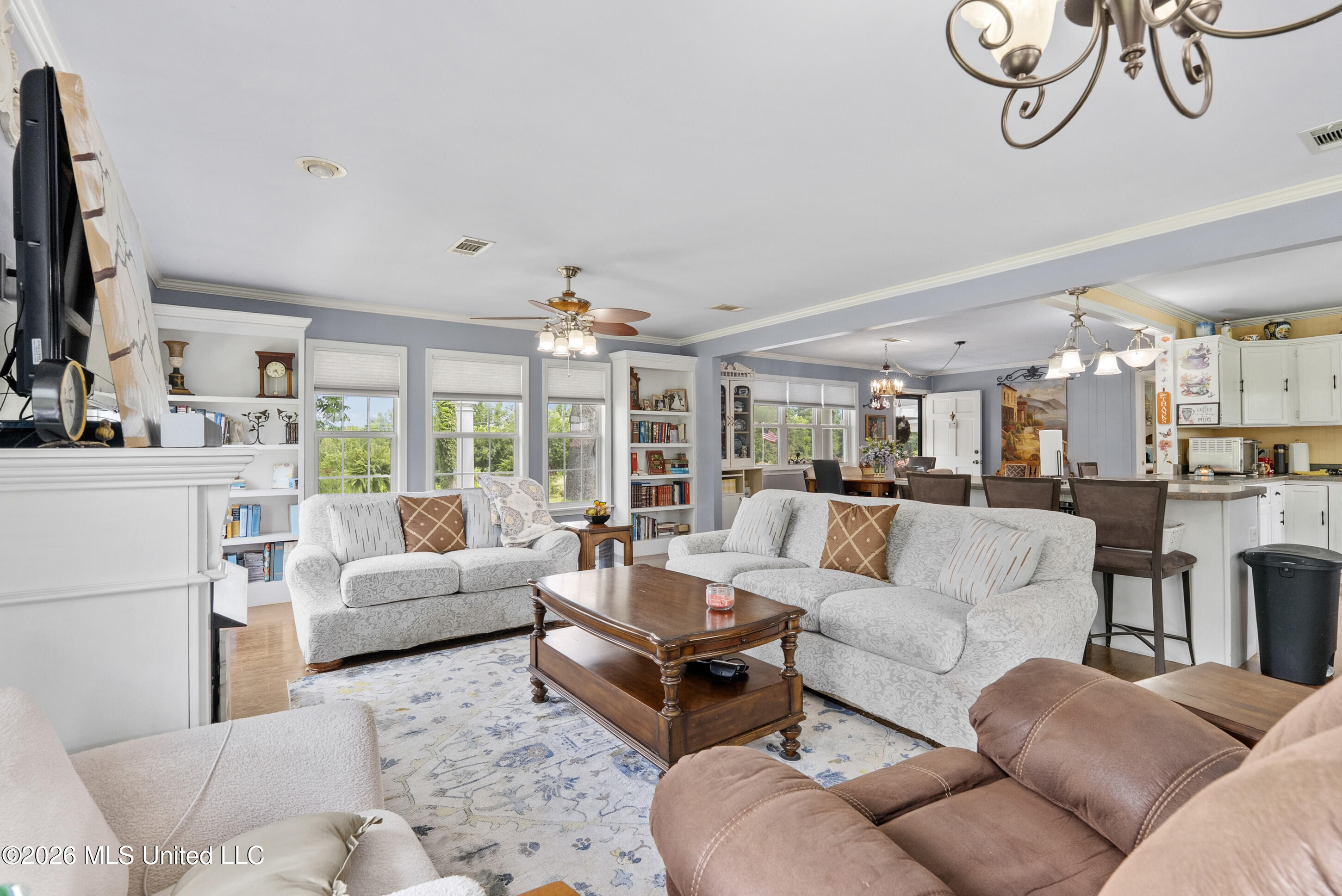1070 King Road Property Photo 10